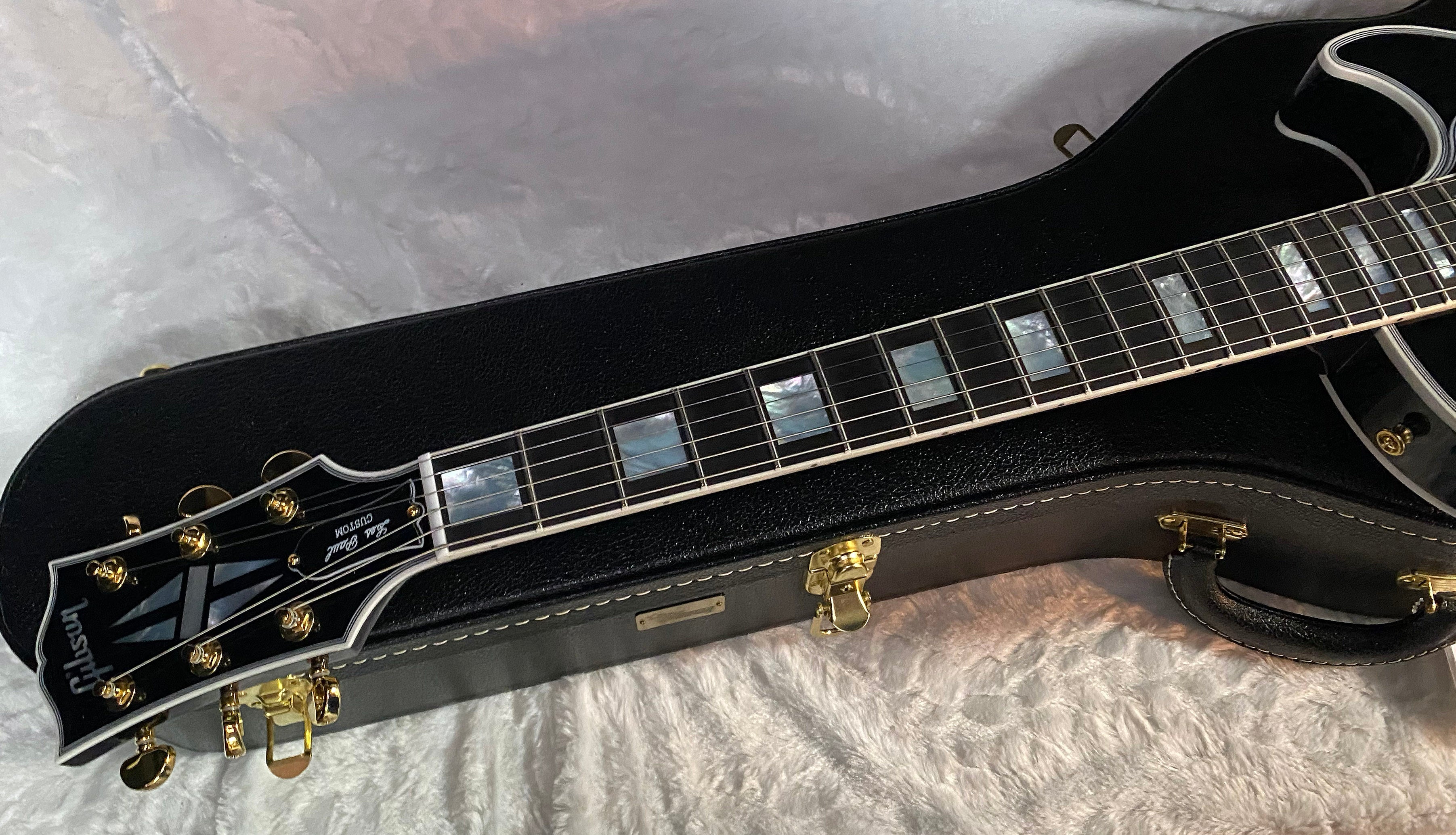 NEW! Gibson Les Paul Custom - Dealer Select - P90 Pick-Ups - VOS Ebony Finish - Custom Shop M2M - Authorized Dealer - 9.7 lbs - G07008