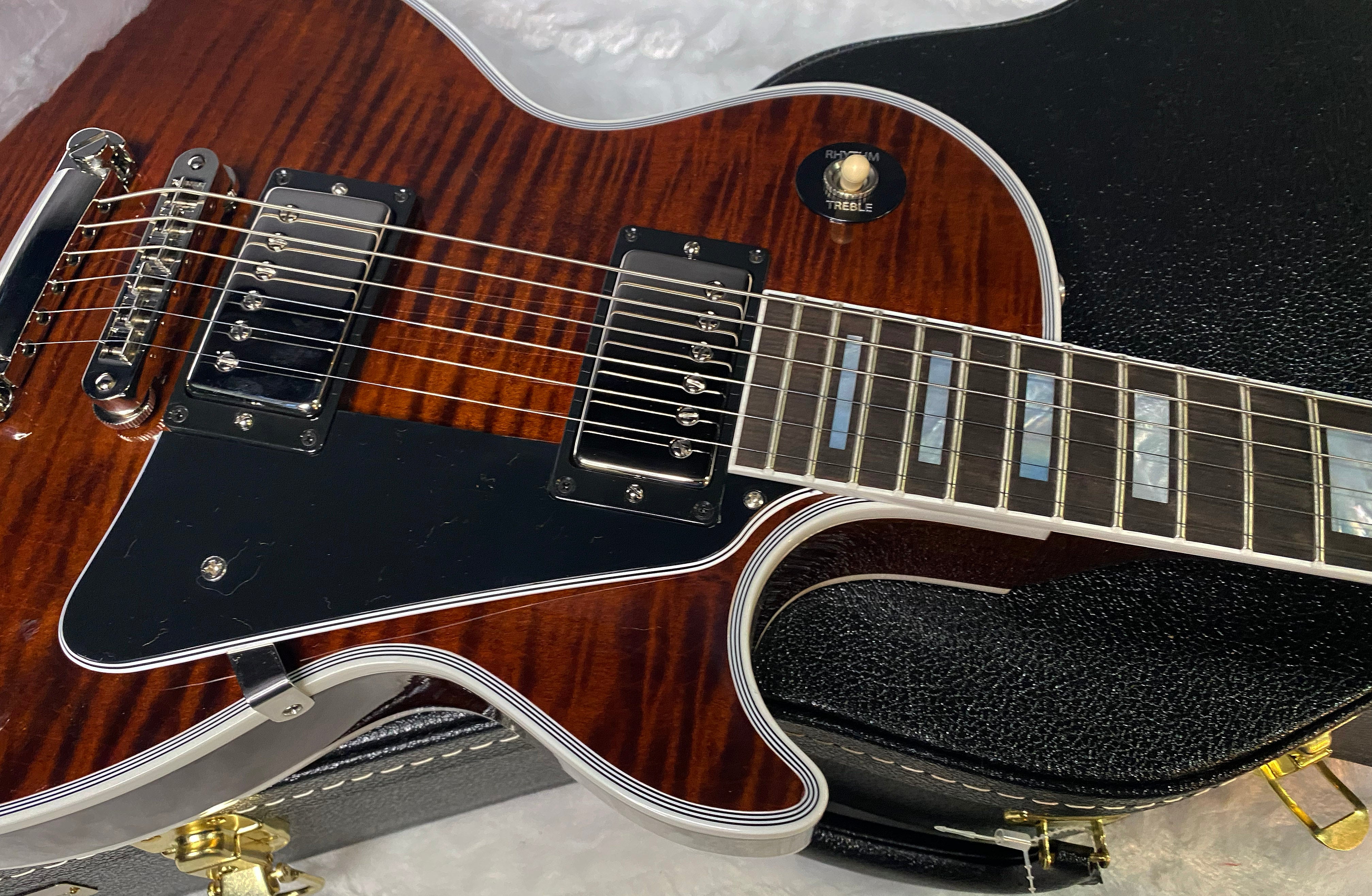 NEW! Gibson Dealer Select Custom Shop Les Paul Custom - Hand Picked AAA Figured Flame Top - Root Beer / Walnut Finish - Authorized Dealer - 8.6 lbs - G07009