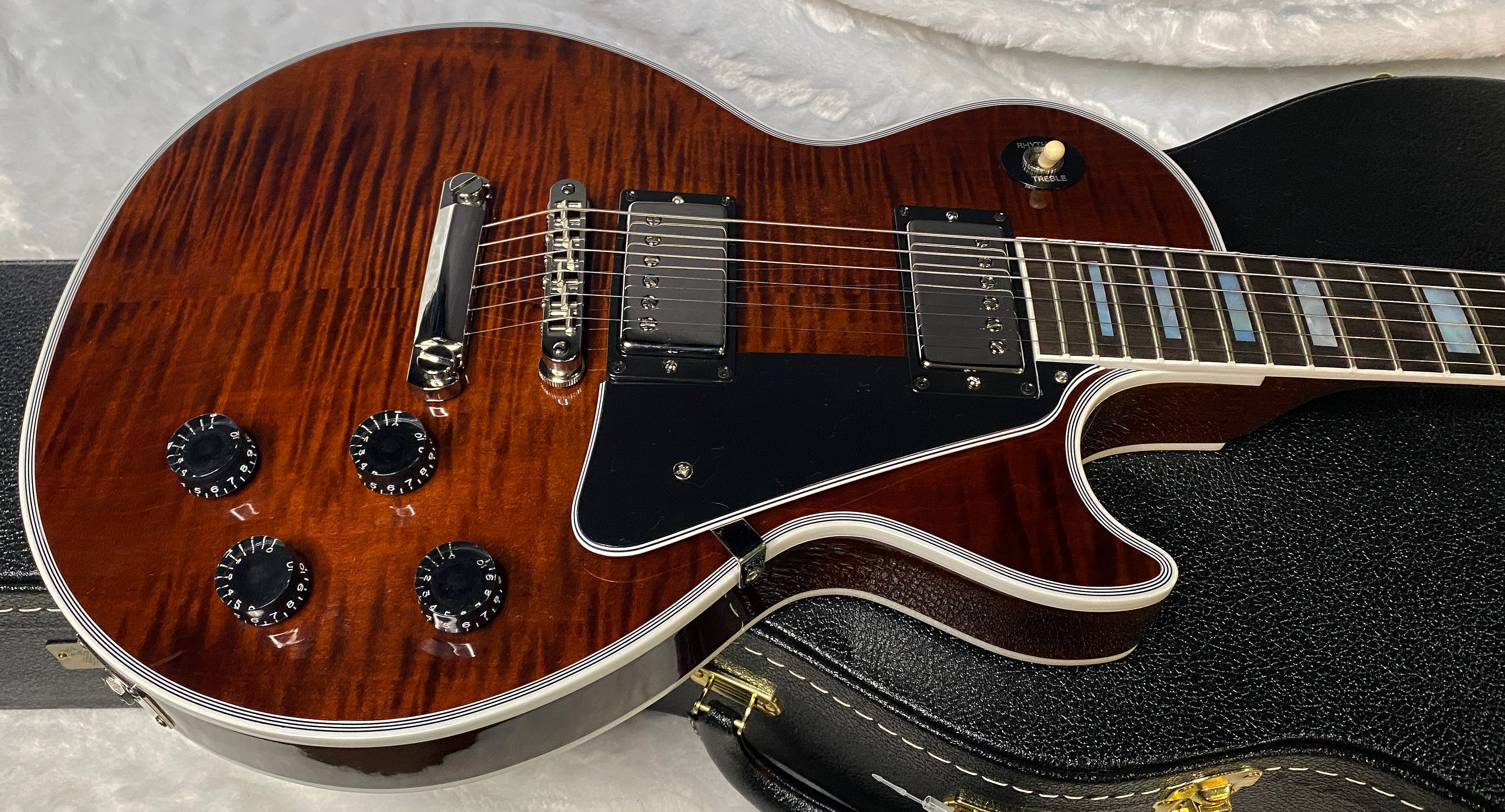 NEW! Gibson Dealer Select Custom Shop Les Paul Custom - Hand Picked AAA Figured Flame Top - Root Beer / Walnut Finish - Authorized Dealer - 8.6 lbs - G07009