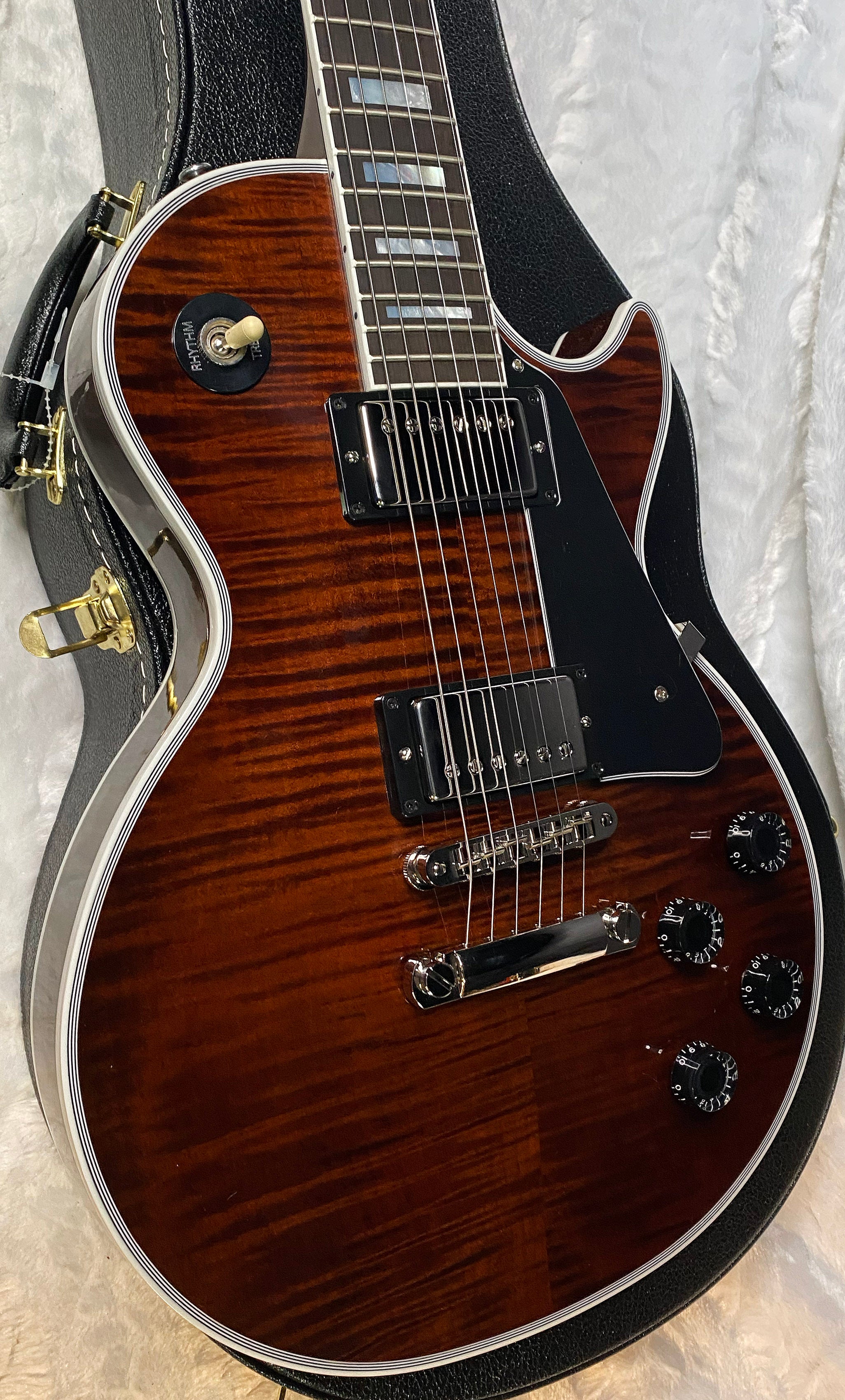 NEW! Gibson Dealer Select Custom Shop Les Paul Custom - Hand Picked AAA Figured Flame Top - Root Beer / Walnut Finish - Authorized Dealer - 8.6 lbs - G07009
