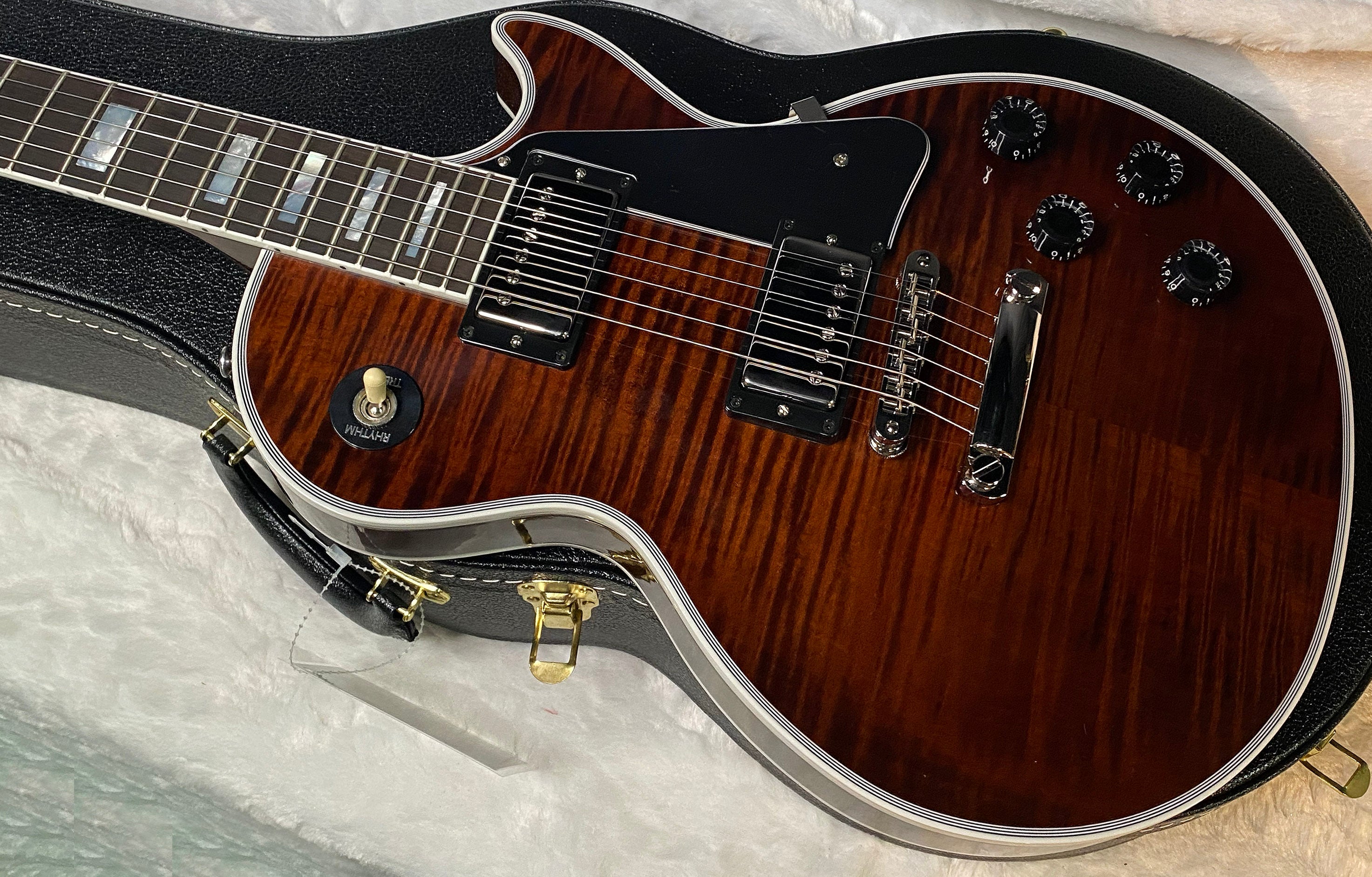 NEW! Gibson Dealer Select Custom Shop Les Paul Custom - Hand Picked AAA Figured Flame Top - Root Beer / Walnut Finish - Authorized Dealer - 8.6 lbs - G07009