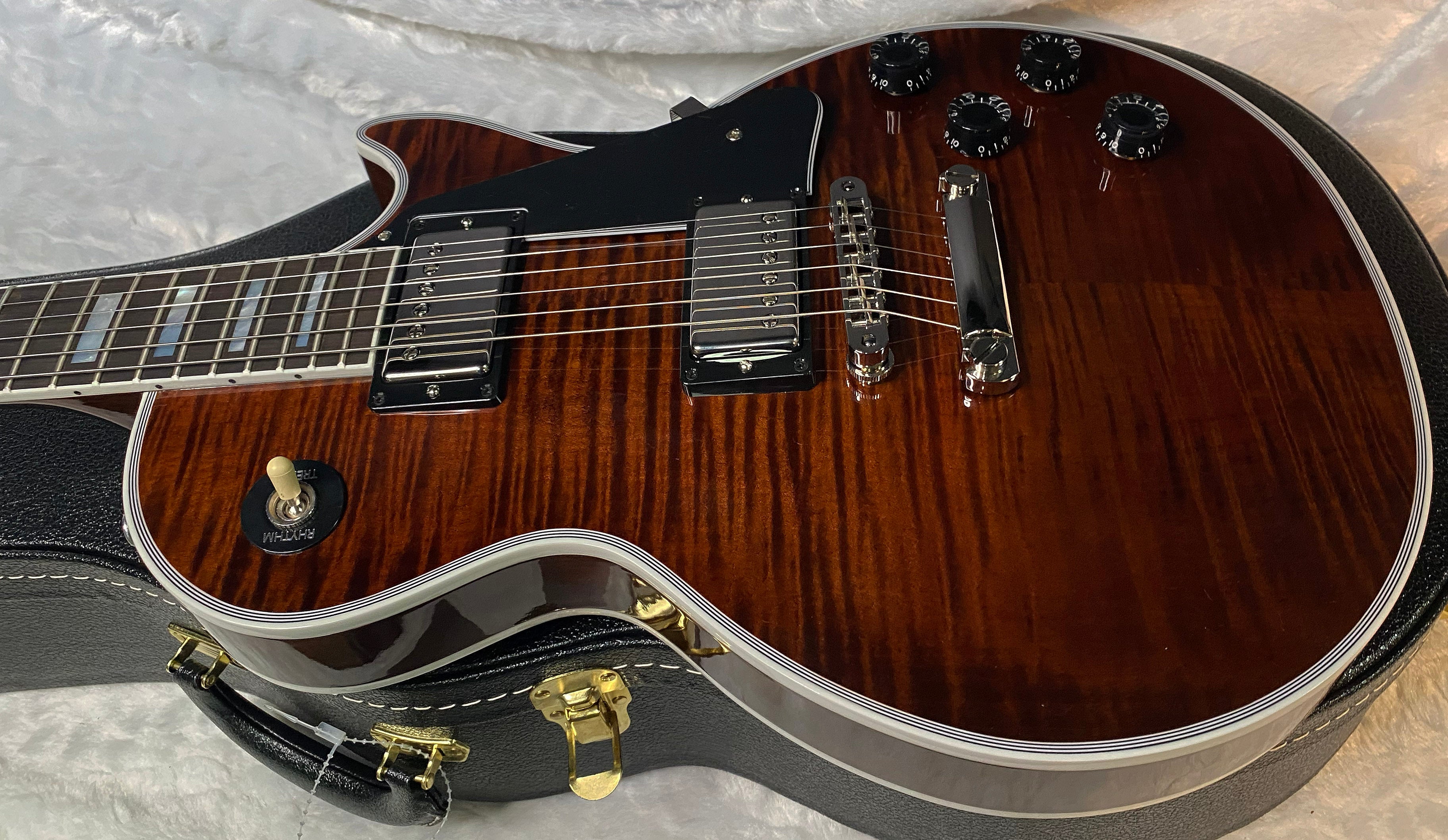 NEW! Gibson Dealer Select Custom Shop Les Paul Custom - Hand Picked AAA Figured Flame Top - Root Beer / Walnut Finish - Authorized Dealer - 8.6 lbs - G07009
