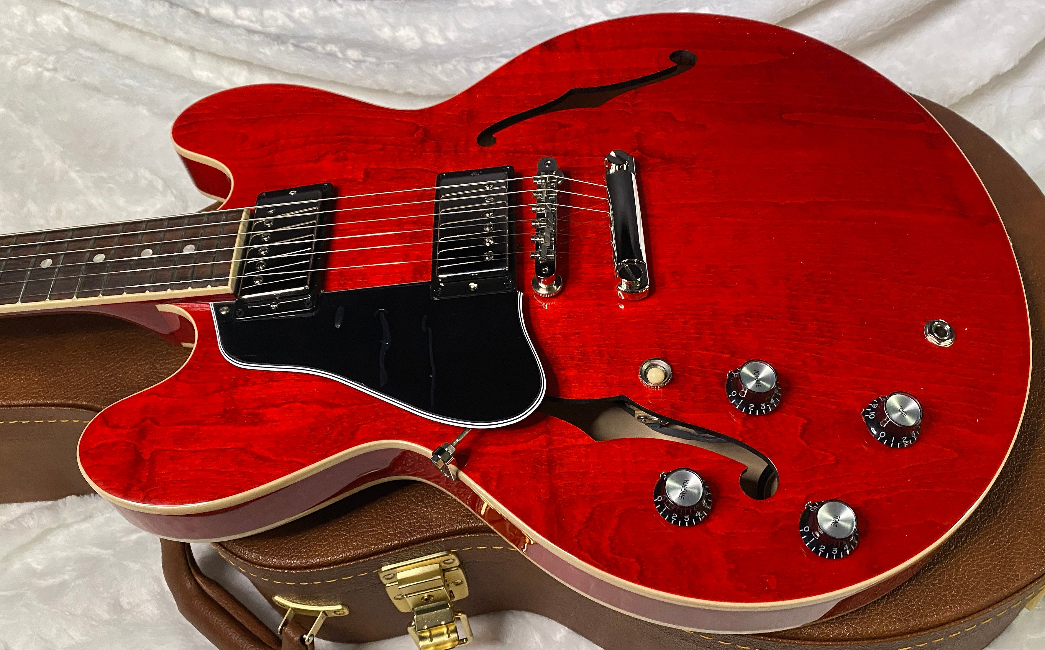 NEW ! Gibson ES-335 - 60's Cherry Finish - Left Handed - Authorized Dealer - Only 7.65 lbs - G06353