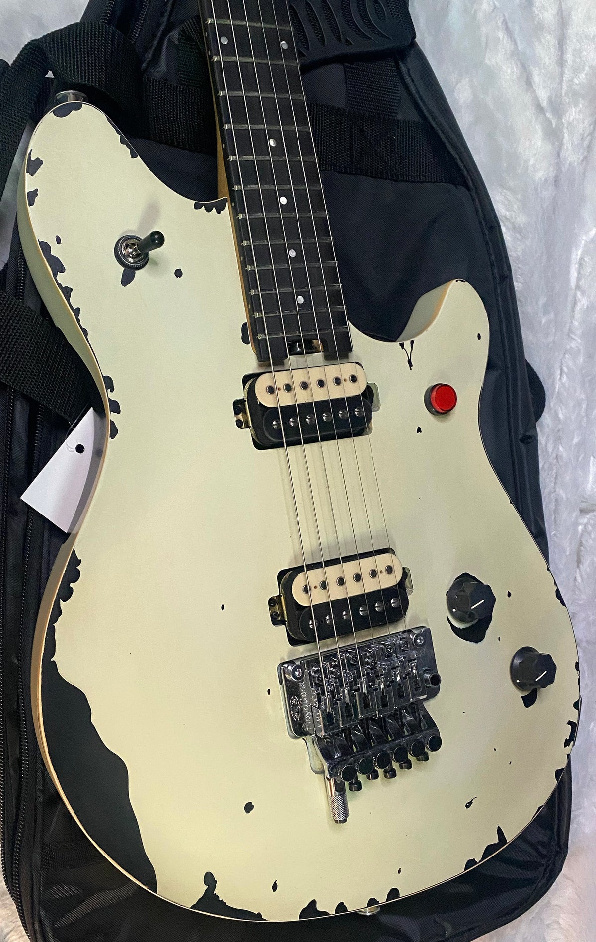 NEW ! EVH  Limited Edition Wolfgang Special Striped Series, Ebony Fingerboard, Distressed Ivory - 7lbs - Authorized Dealer - G07652