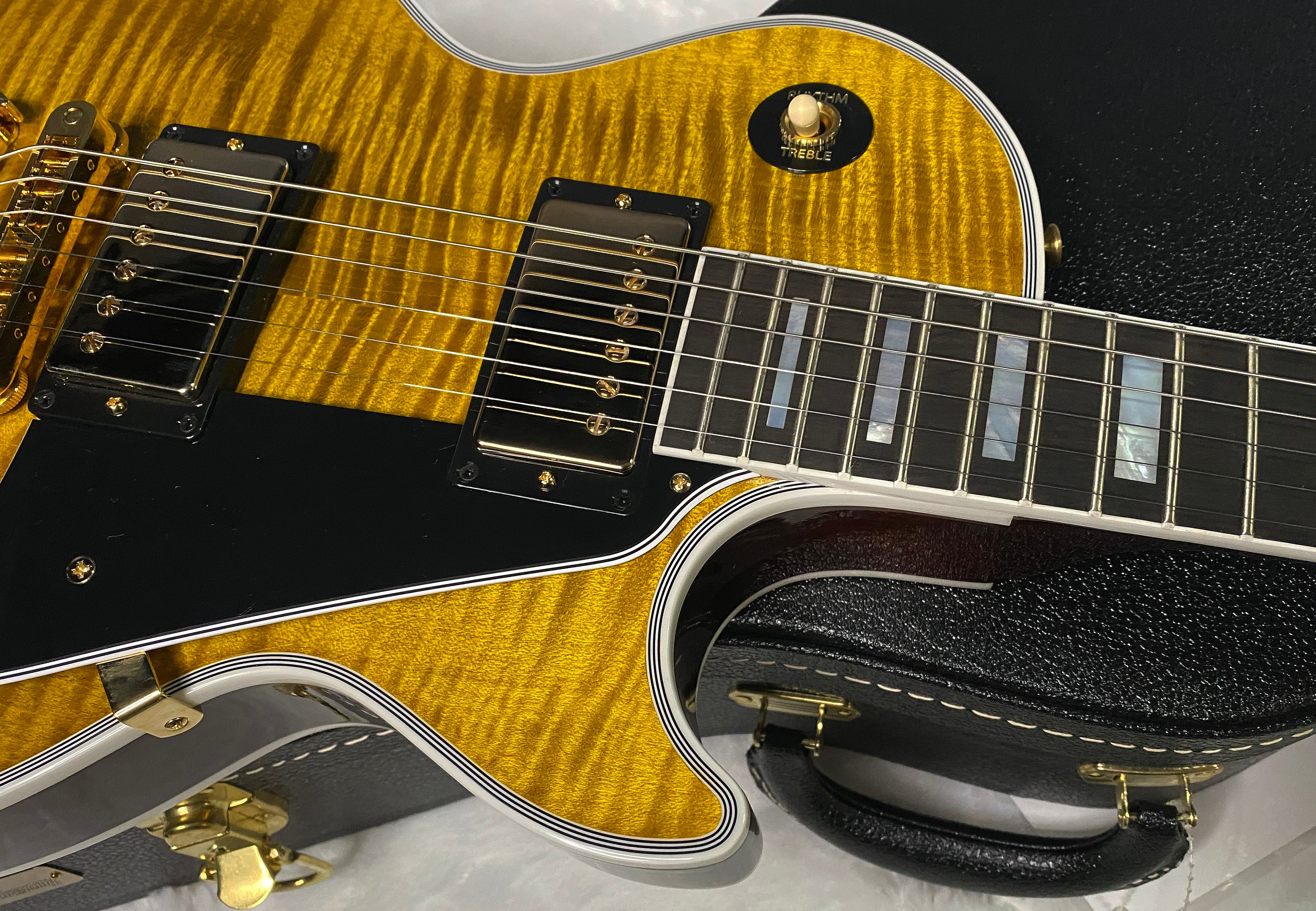 NEW! Gibson Dealer Select Custom Shop Les Paul Custom AAA Figured Flame Top - Green Tiger - Authorized Dealer - WOW! 8.4 lbs - G06343