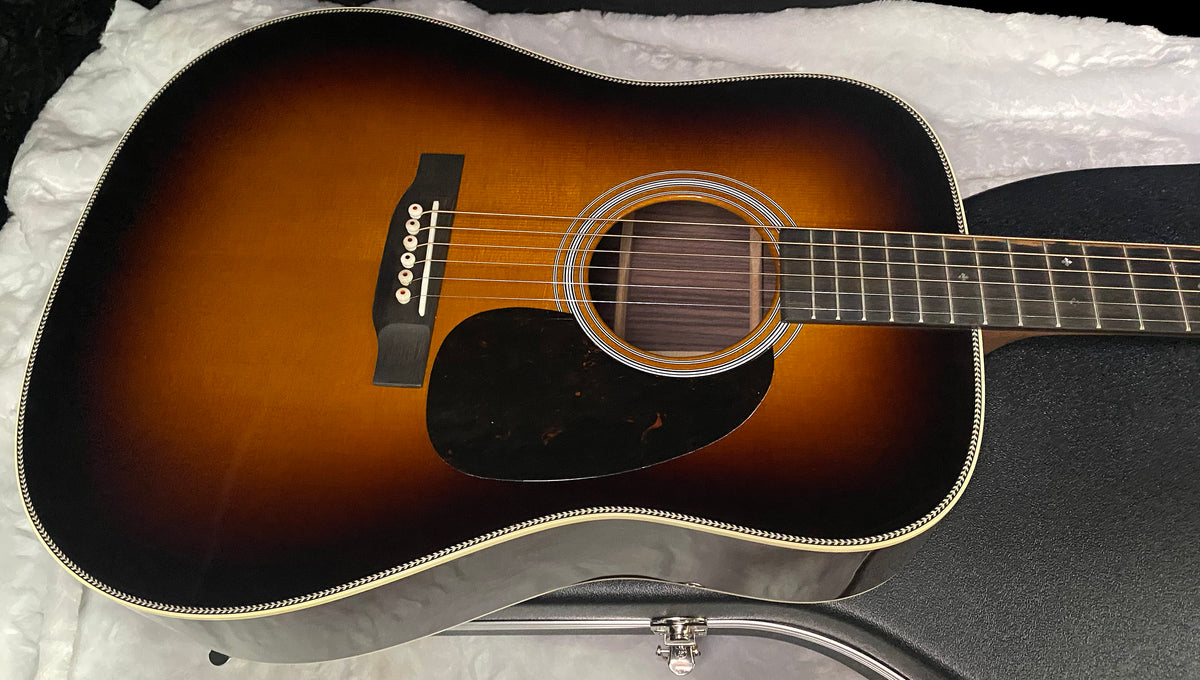 NEW! Martin Martin HD-28 Standard Series 6-string Acoustic Guitar - 1935 Sunburst - New Spec - 10Y25HD28SUNBURST - Authorized Dealer - 4.4lbs - G07755