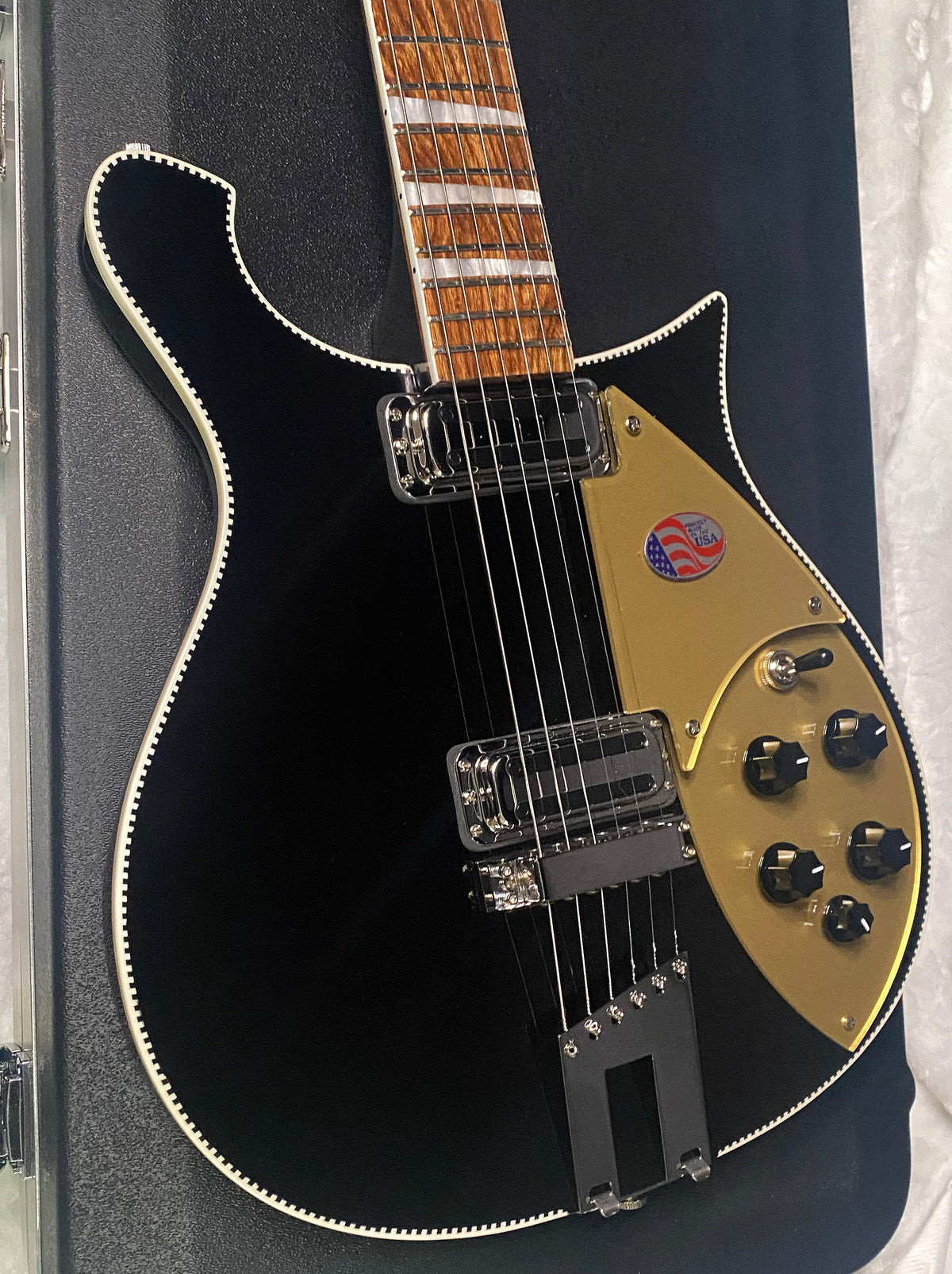 NEW ! Rickenbacker 660 Electric Guitar - Jet Glo - JG 7.5 lbs - Authorized Dealer - In-Stock! G07761