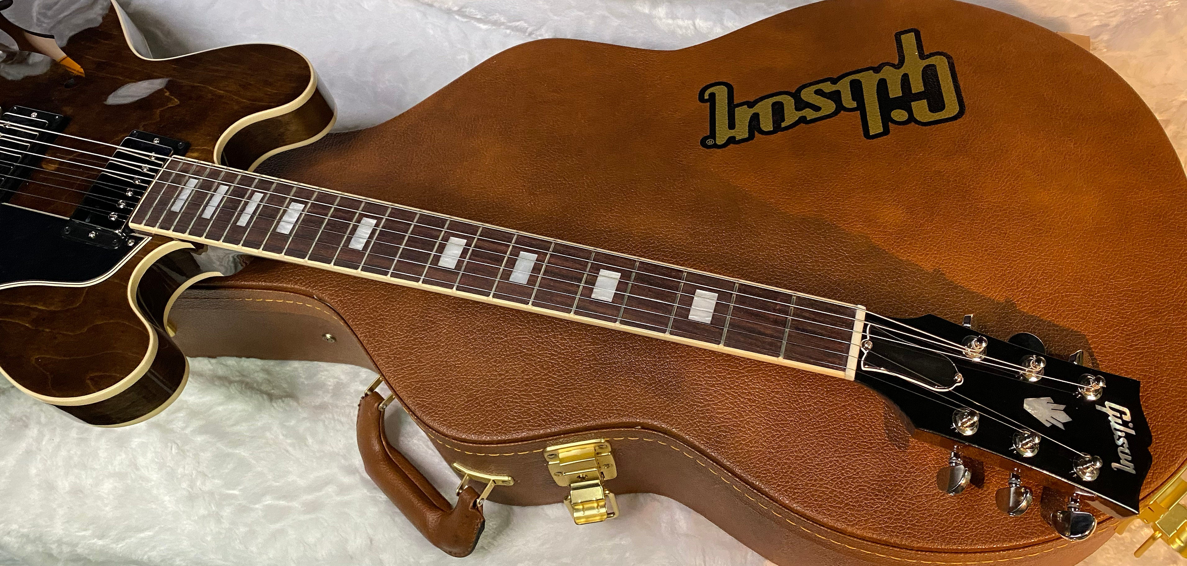 NEW ! Gibson ES-335 60s Semi-hollowbody Electric Guitar - Dark Walnut - Authorized Dealer - 8.3 lbs - G07039