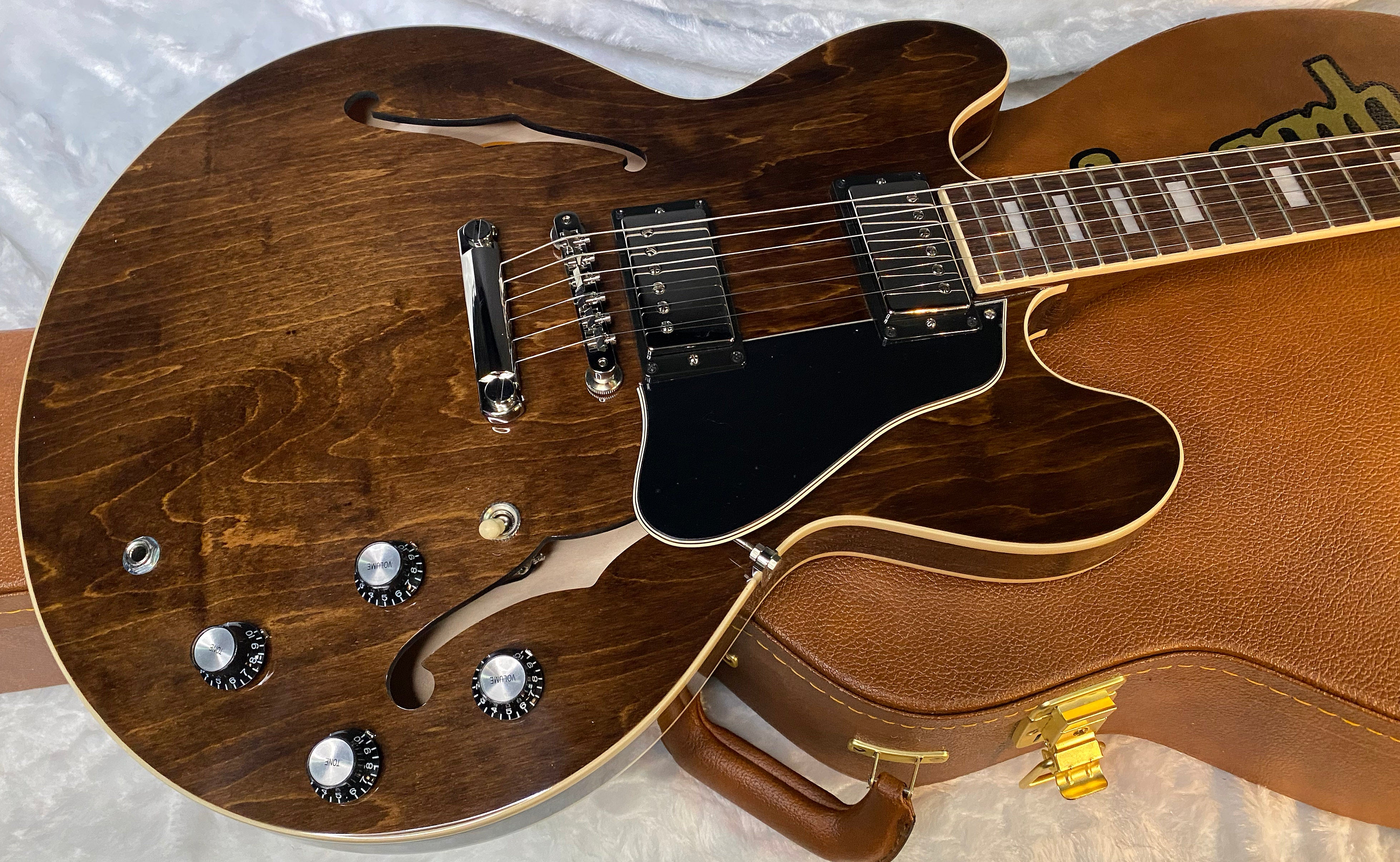 NEW ! Gibson ES-335 60s Semi-hollowbody Electric Guitar - Dark Walnut - Authorized Dealer - 8.35 lbs - G07029
