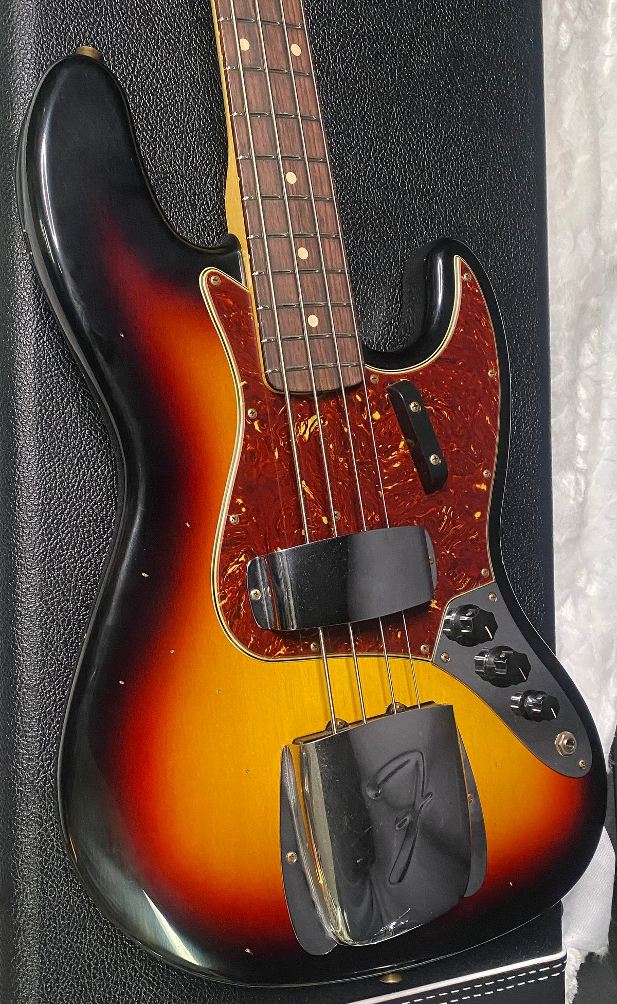 NEW! Fender Custom Shop 64 Jazz Bass Relic - 3-Tone Sunburst Finish - 9.45 lbs - Authorized Dealer - G07767