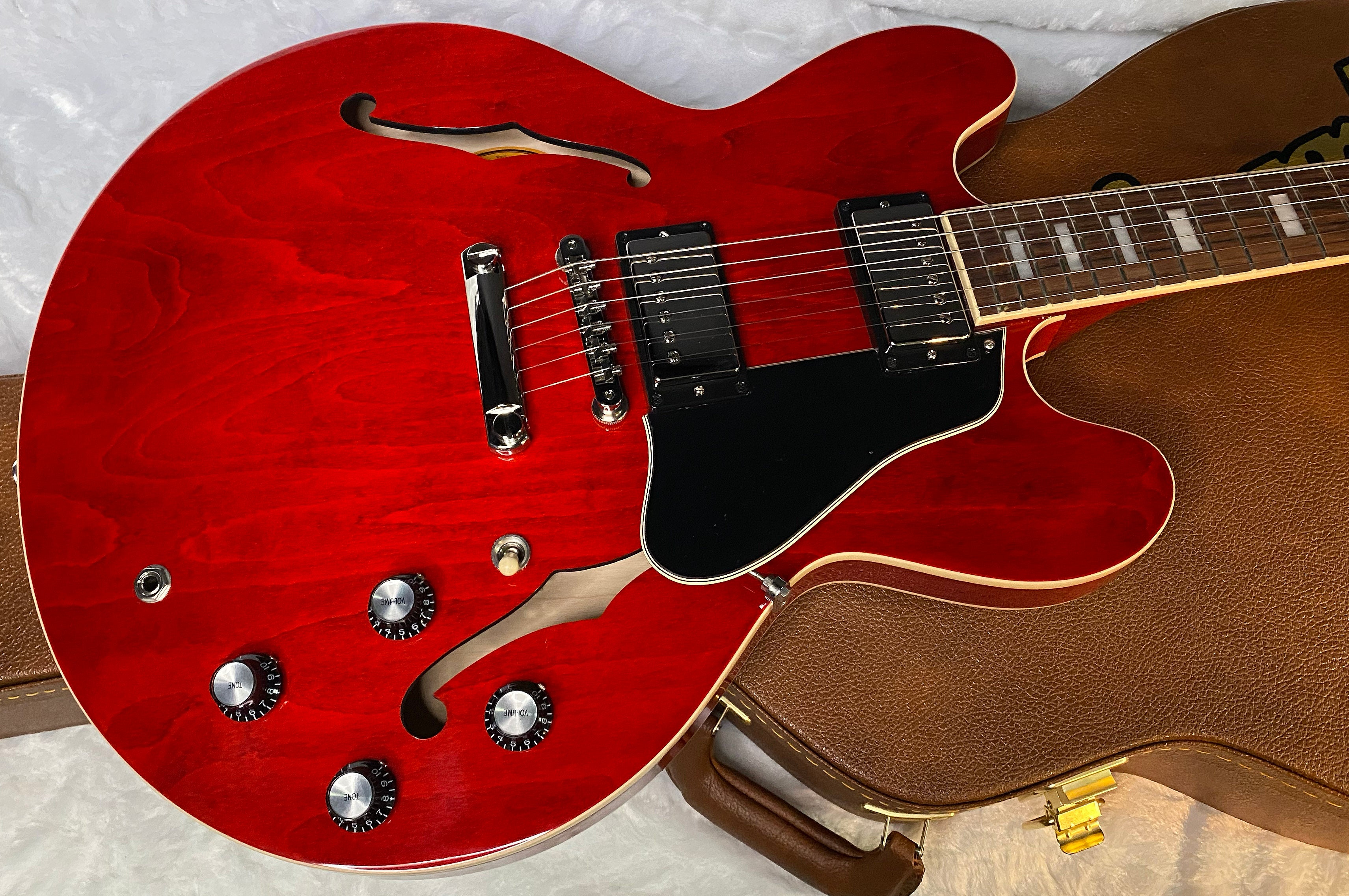 NEW ! Gibson ES-335 60s Semi-Hollowbody Electric Guitar - Sixties Cherry - Authorized Dealer - 7.8 lbs - G07030