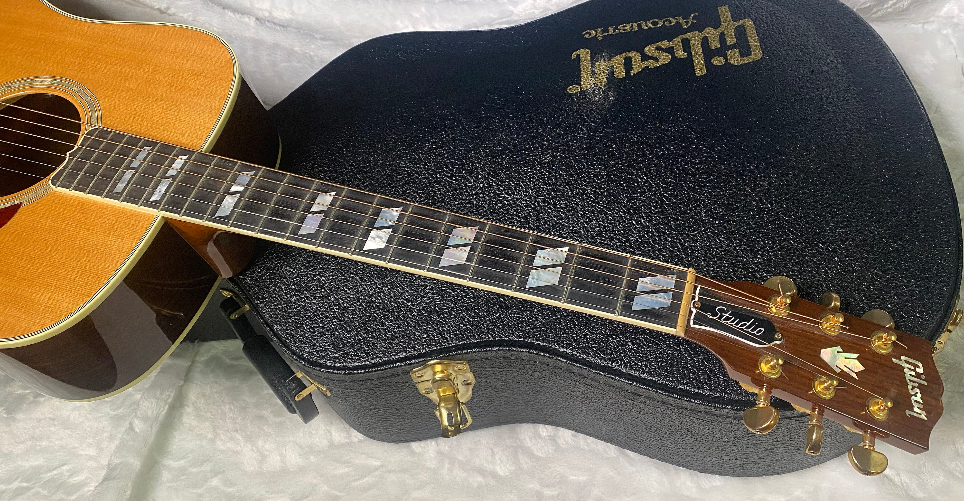 MINTY! 2011 Gibson Songwriter Deluxe Acoustic-Electric Guitar - Natural Finish - Authorized Dealer - 5lbs - Serial #12911011