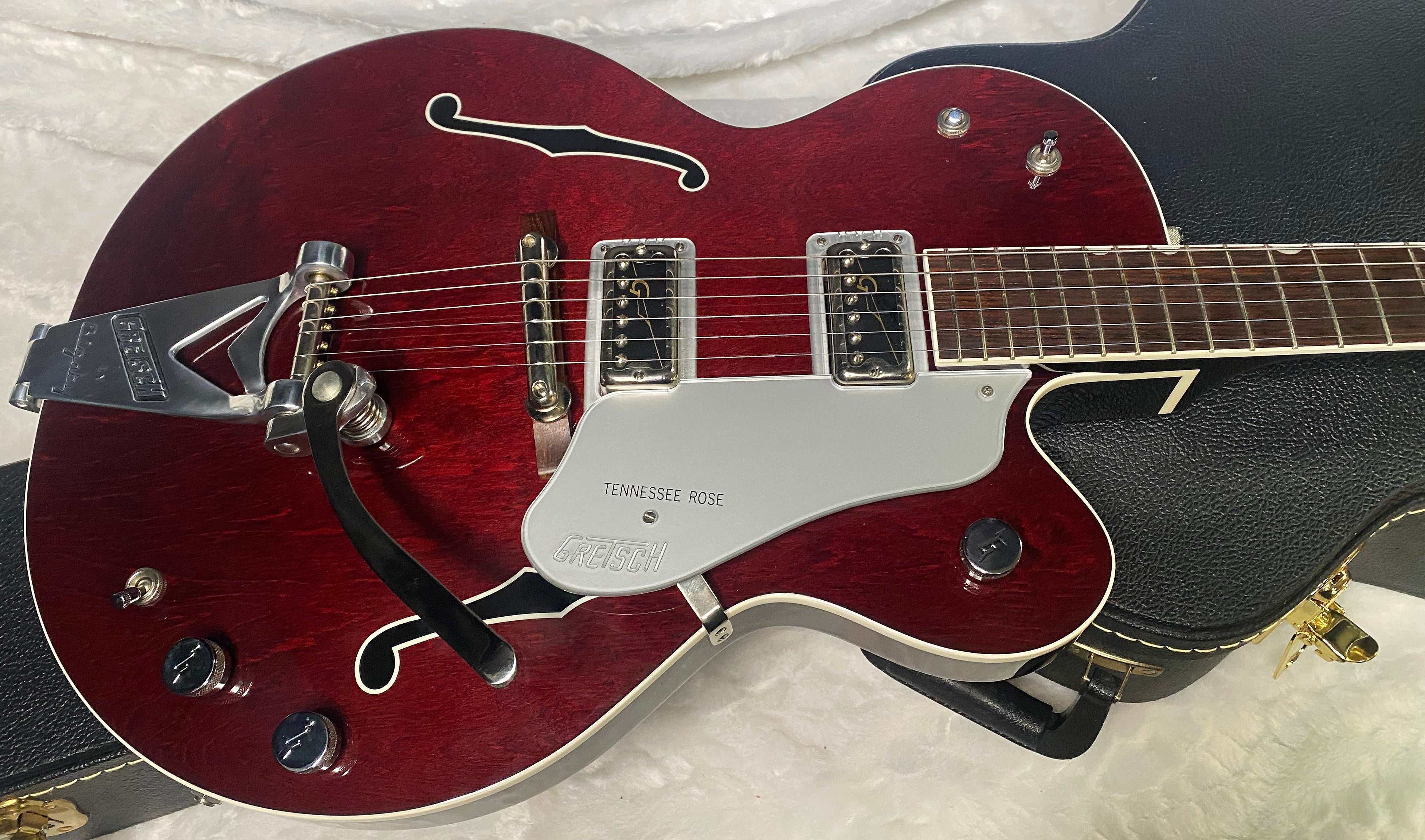 MINTY! 2005 Gretsch G6119 Chet Atkins Tennessee Rose - Bigsby - Authorized Dealer - 6.9 lbs - Serial # JT05063292