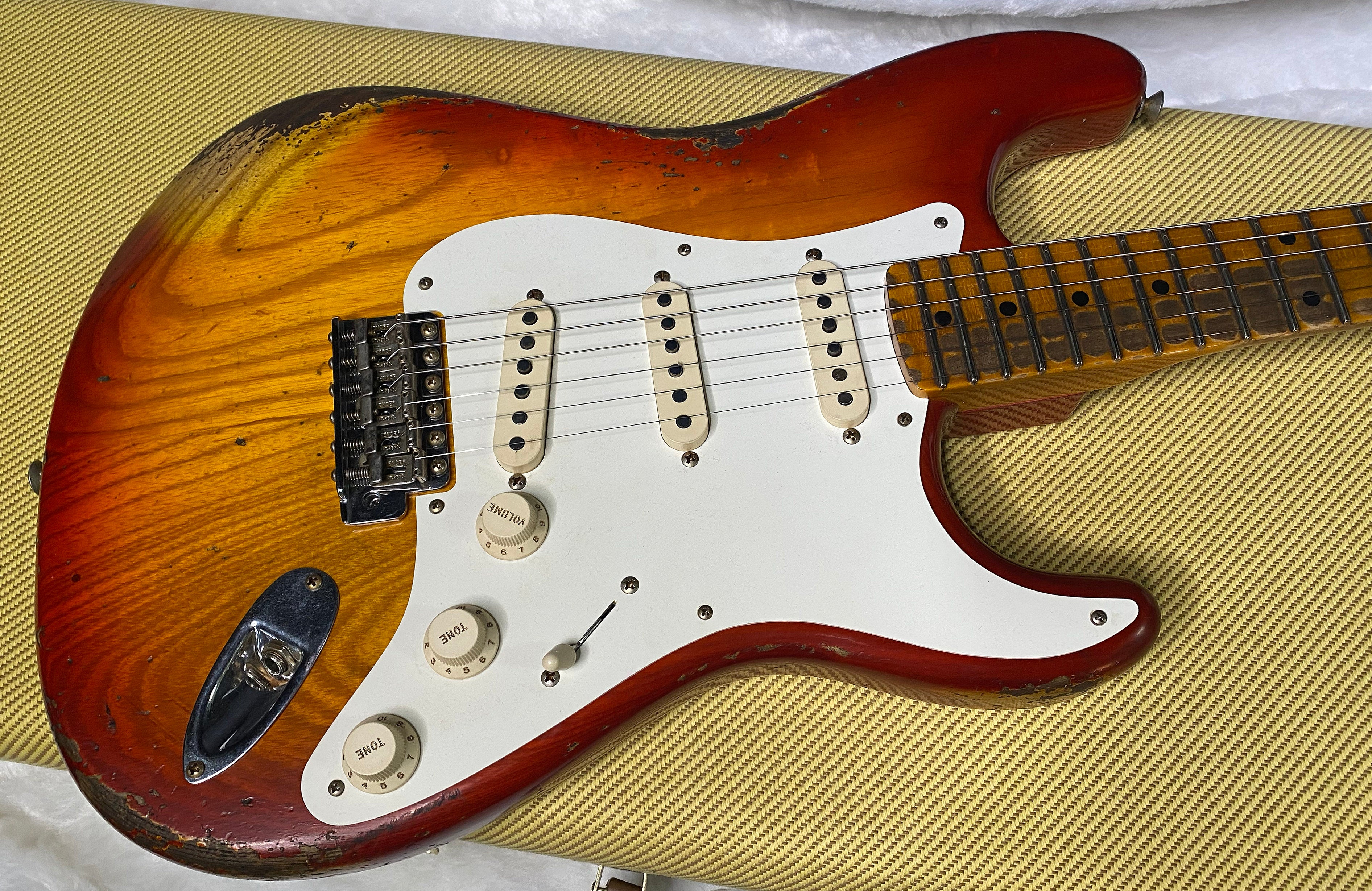 NEW! Fender 1957 Stratocaster Heavy Relic Custom Shop - Aged Cherry Sunburst - Only 7.25lbs - G06387