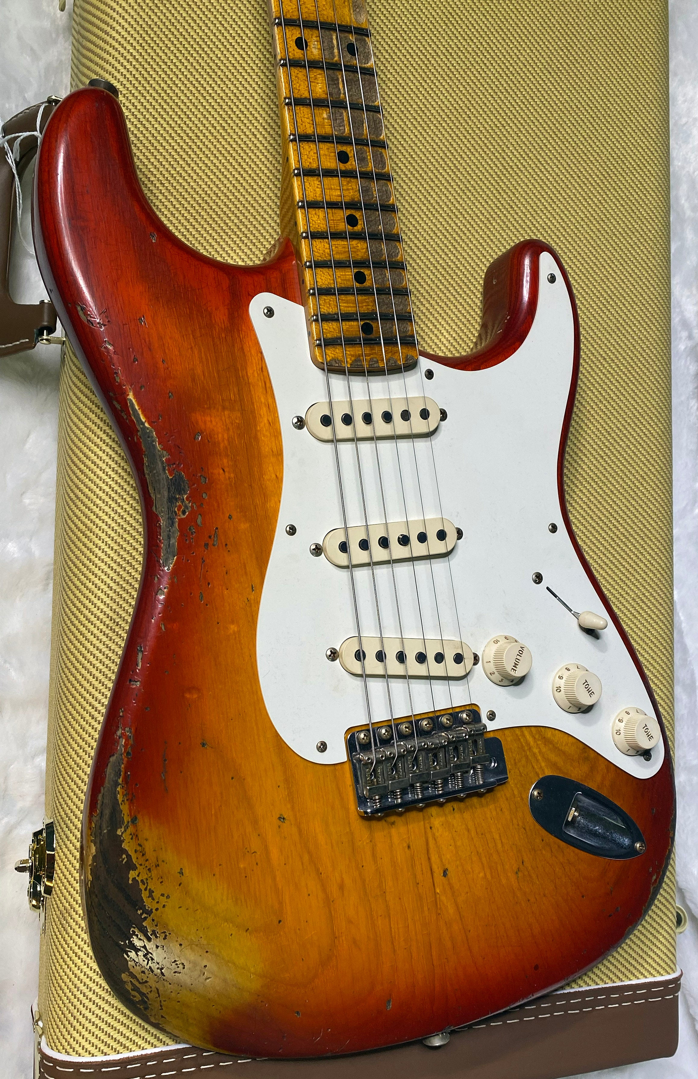 NEW! Fender 1957 Stratocaster Heavy Relic Custom Shop - Aged Cherry Sunburst - Only 7.25lbs - G06387