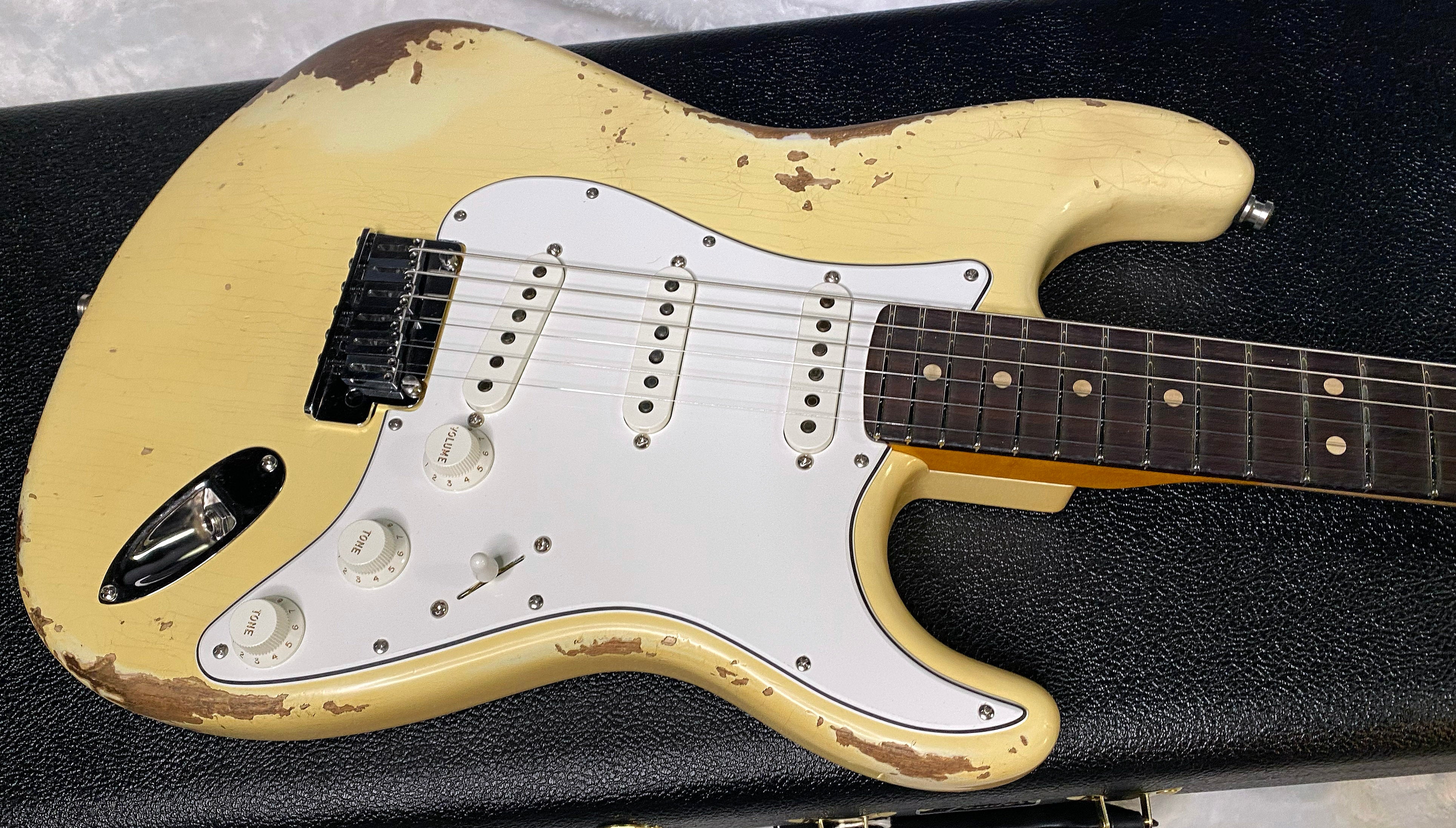 NEW! Fender Custom Deluxe Strat Heavy Relic - Aged Vintage White - Matching Peg Head - Authorized Dealer - 7.25lbs - G06378