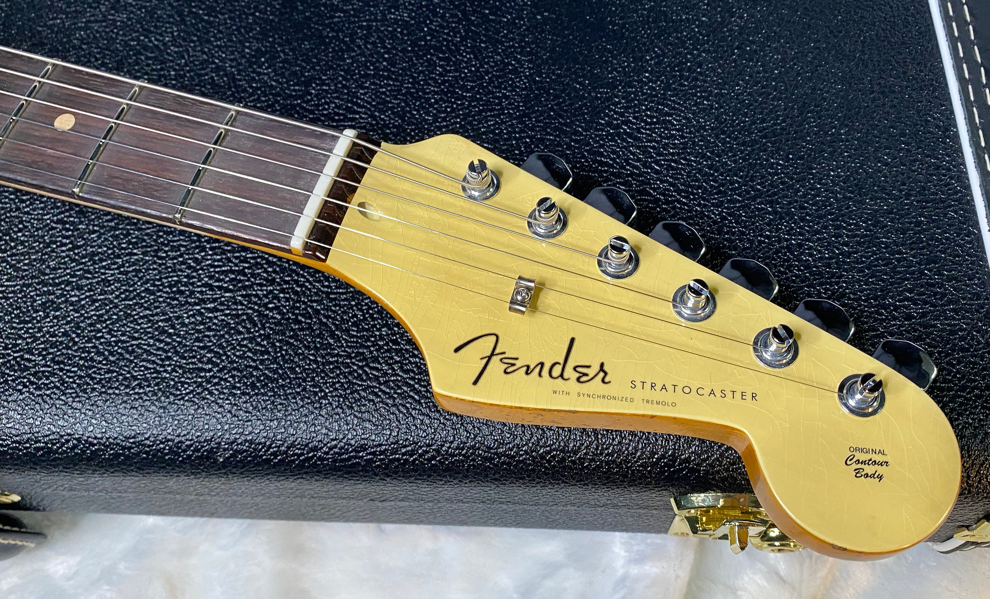 NEW! Fender Custom Deluxe Strat Heavy Relic - Aged Vintage White - Matching Peg Head - Authorized Dealer - 7.25lbs - G06378