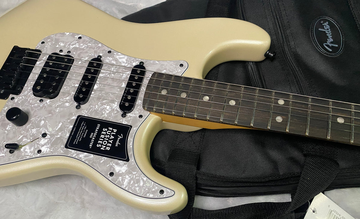 NEW ! Fender Limited Edition Player Fusion Stratocaster HSS - Ebony Fingerboard - Olympic Pearl - 7.8lbs - Authorized Dealer - G07783