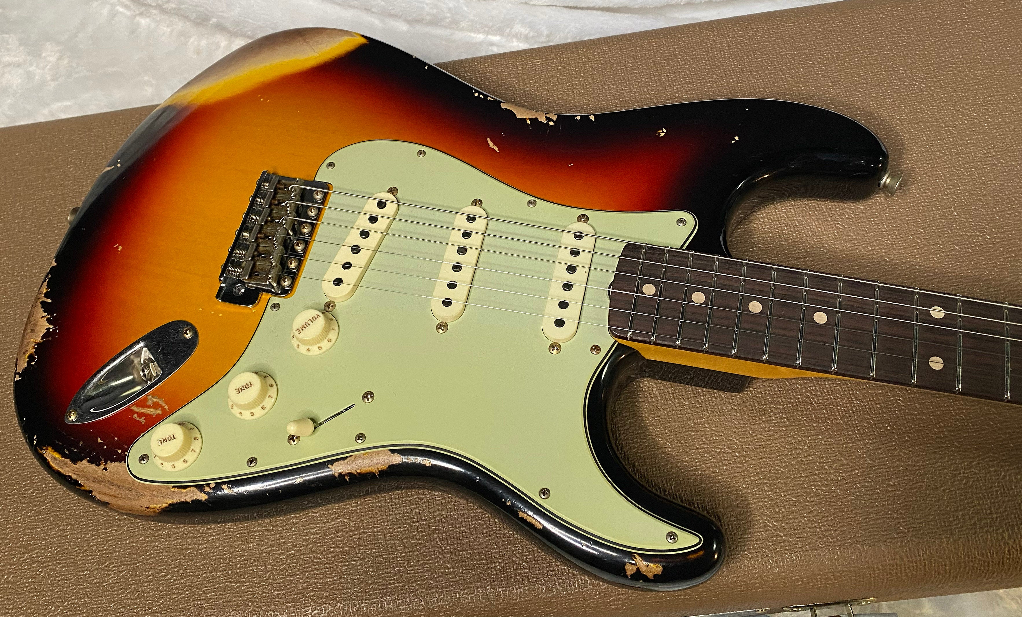 NEW! Fender Custom Shop 62 Heavy Relic Stratocaster - 3-Tone Sunburst Finish - Authorized Dealer - Modern Spec - Handwound Pick Ups - 7.5 lbs - G06391