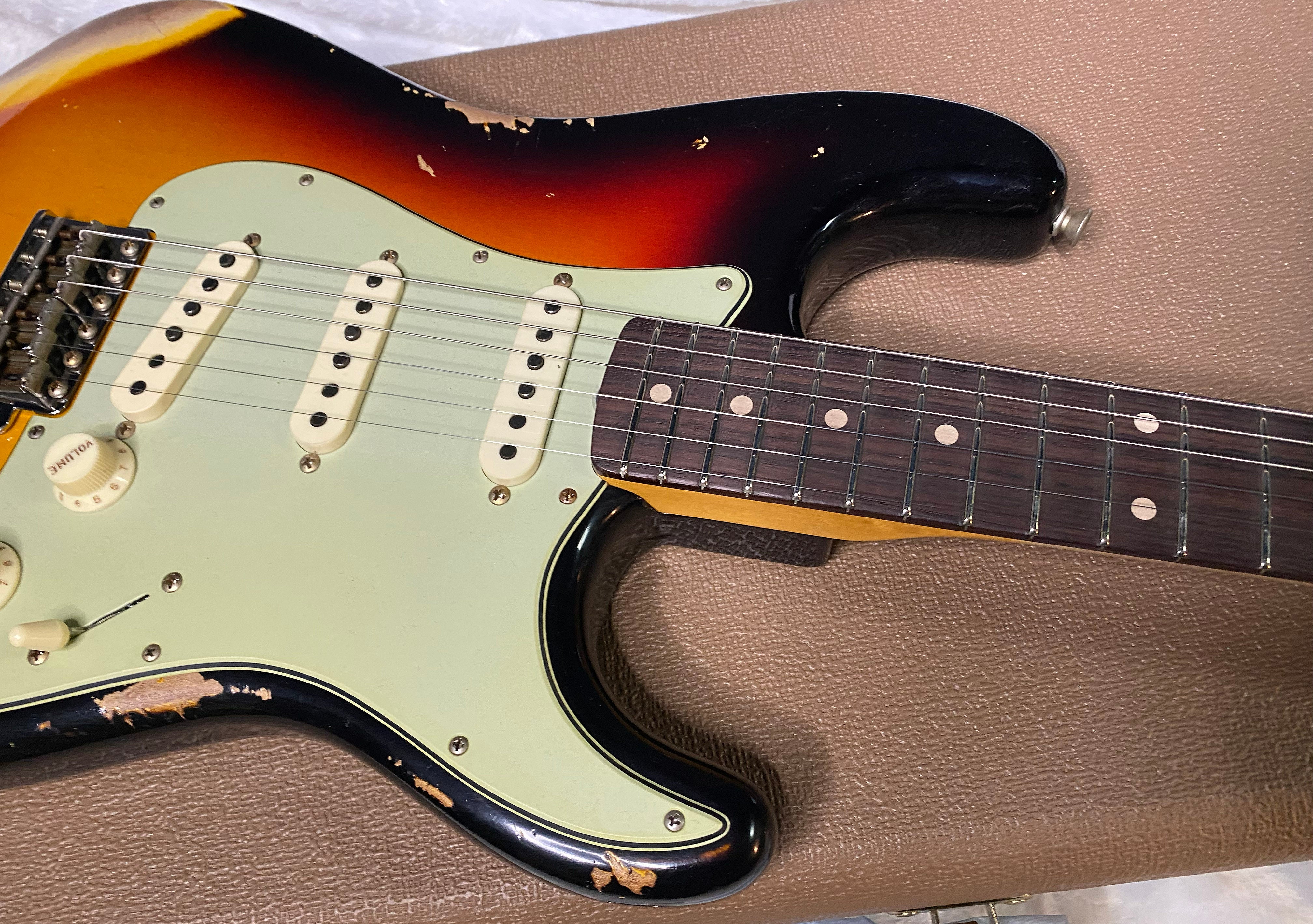 NEW! Fender Custom Shop 62 Heavy Relic Stratocaster - 3-Tone Sunburst Finish - Authorized Dealer - Modern Spec - Handwound Pick Ups - 7.5 lbs - G06391