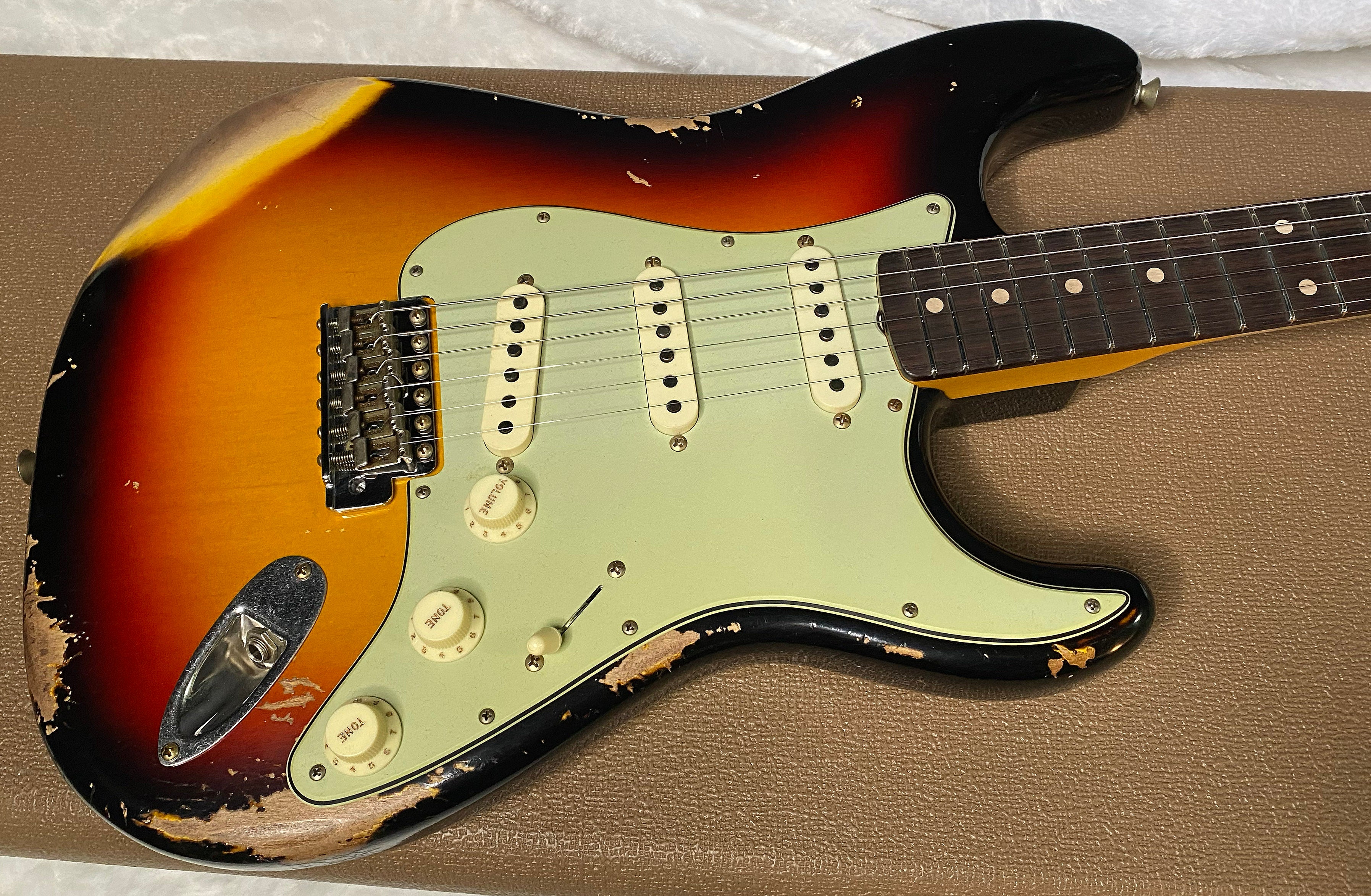 NEW! Fender Custom Shop 62 Heavy Relic Stratocaster - 3-Tone Sunburst Finish - Authorized Dealer - Modern Spec - Handwound Pick Ups - 7.5 lbs - G06391