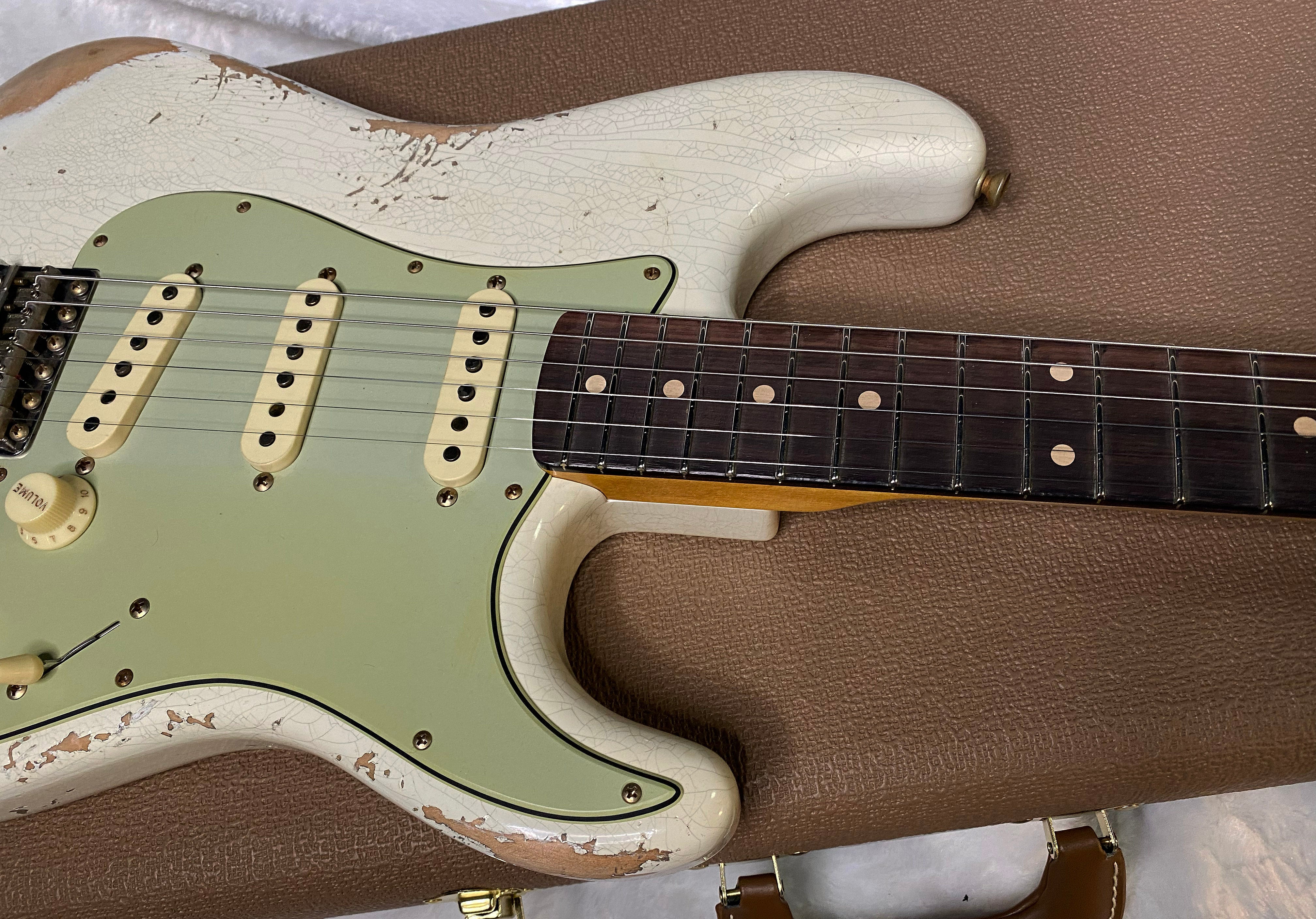 NEW! Fender Custom Shop 62 Heavy Relic Stratocaster - Olympic White Finish - Authorized Dealer - Modern Spec - Handwound Pick Ups - 7.8 lbs - G06381