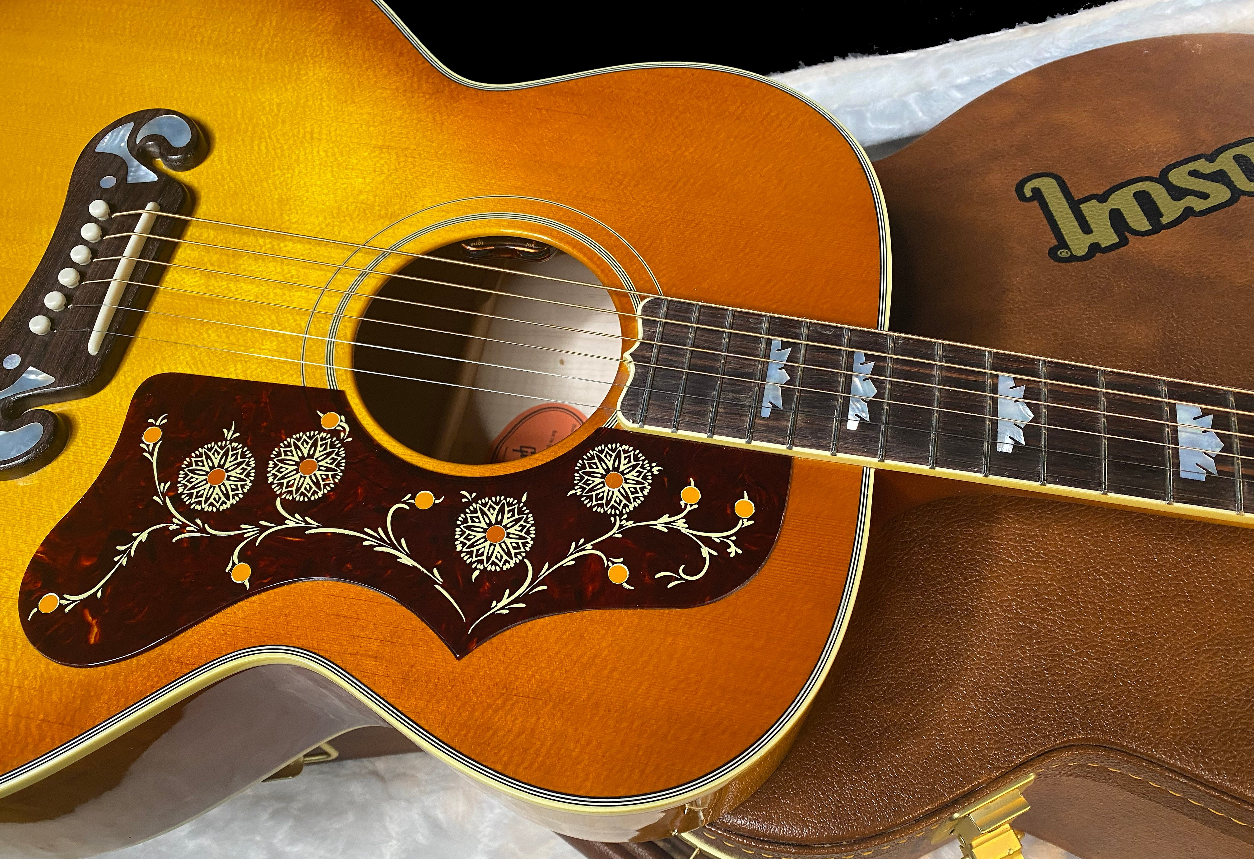 NEW! ! Gibson SJ-200 Original Acoustic Electric - Heritage Cherry Sunburst - Authorized Dealer - 5.2 lbs - G07084