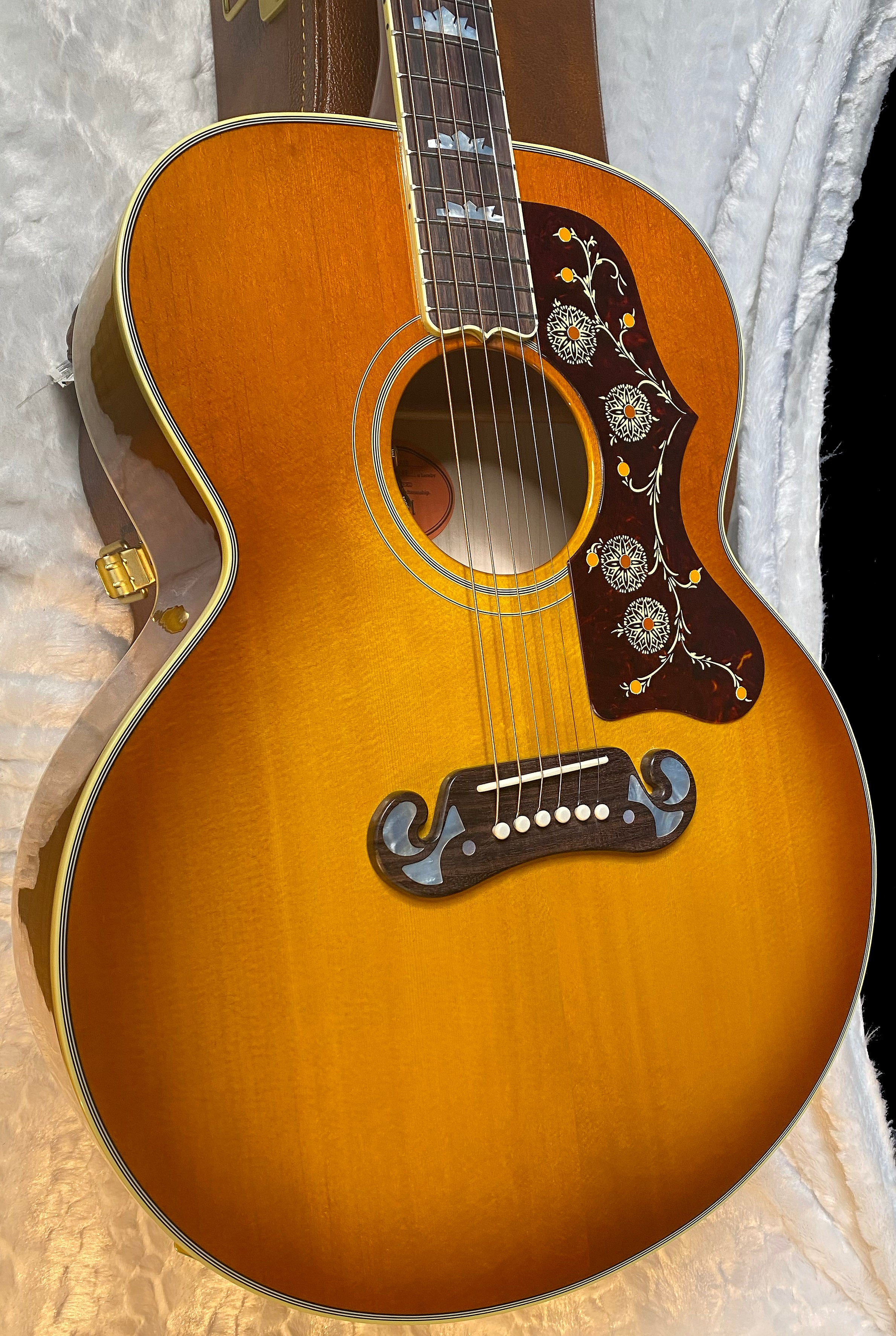 NEW! ! Gibson SJ-200 Original Acoustic Electric - Heritage Cherry Sunburst - Authorized Dealer - 5.2 lbs - G07084