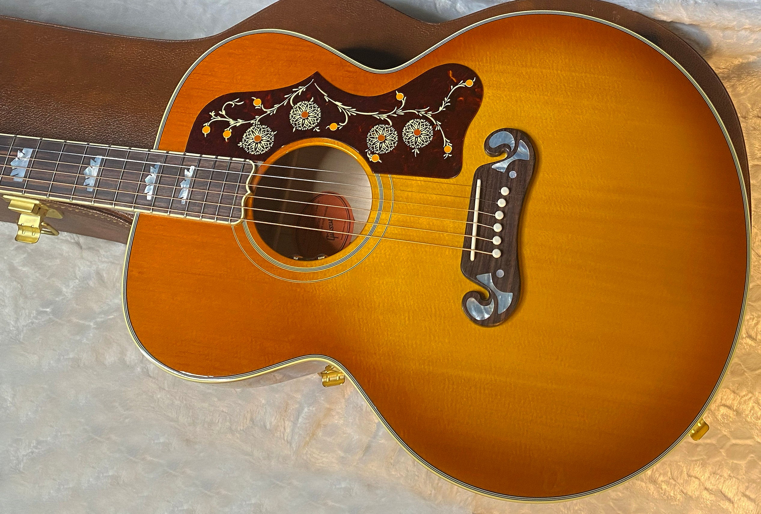 NEW! ! Gibson SJ-200 Original Acoustic Electric - Heritage Cherry Sunburst - Authorized Dealer - 5.2 lbs - G07084