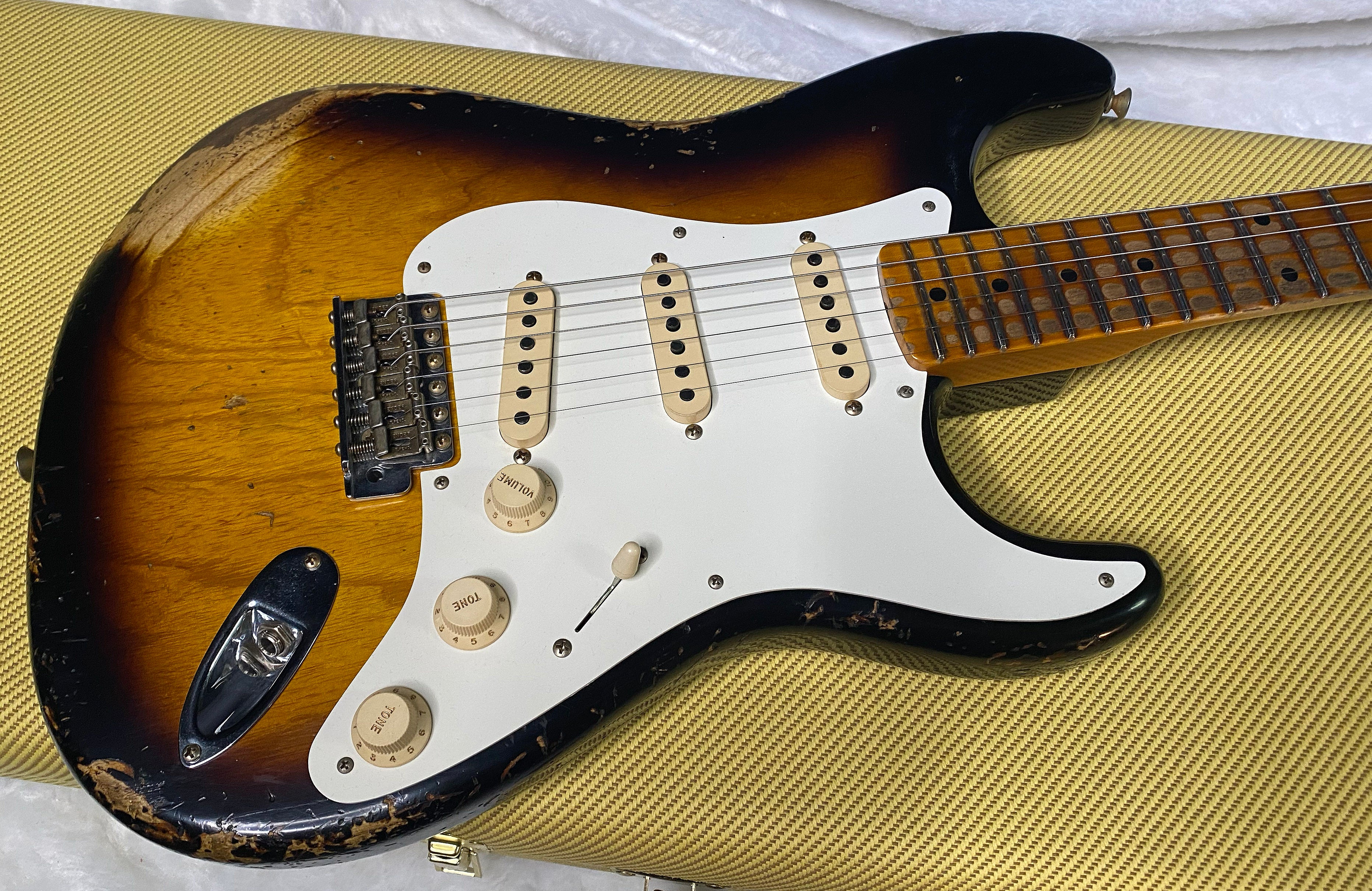 NEW! Fender 1957 Stratocaster Reissue - Heavy Relic - Aged 2-Color Sunburst - Custom Shop - Only 7.25lbs - Authorized Dealer - G06783