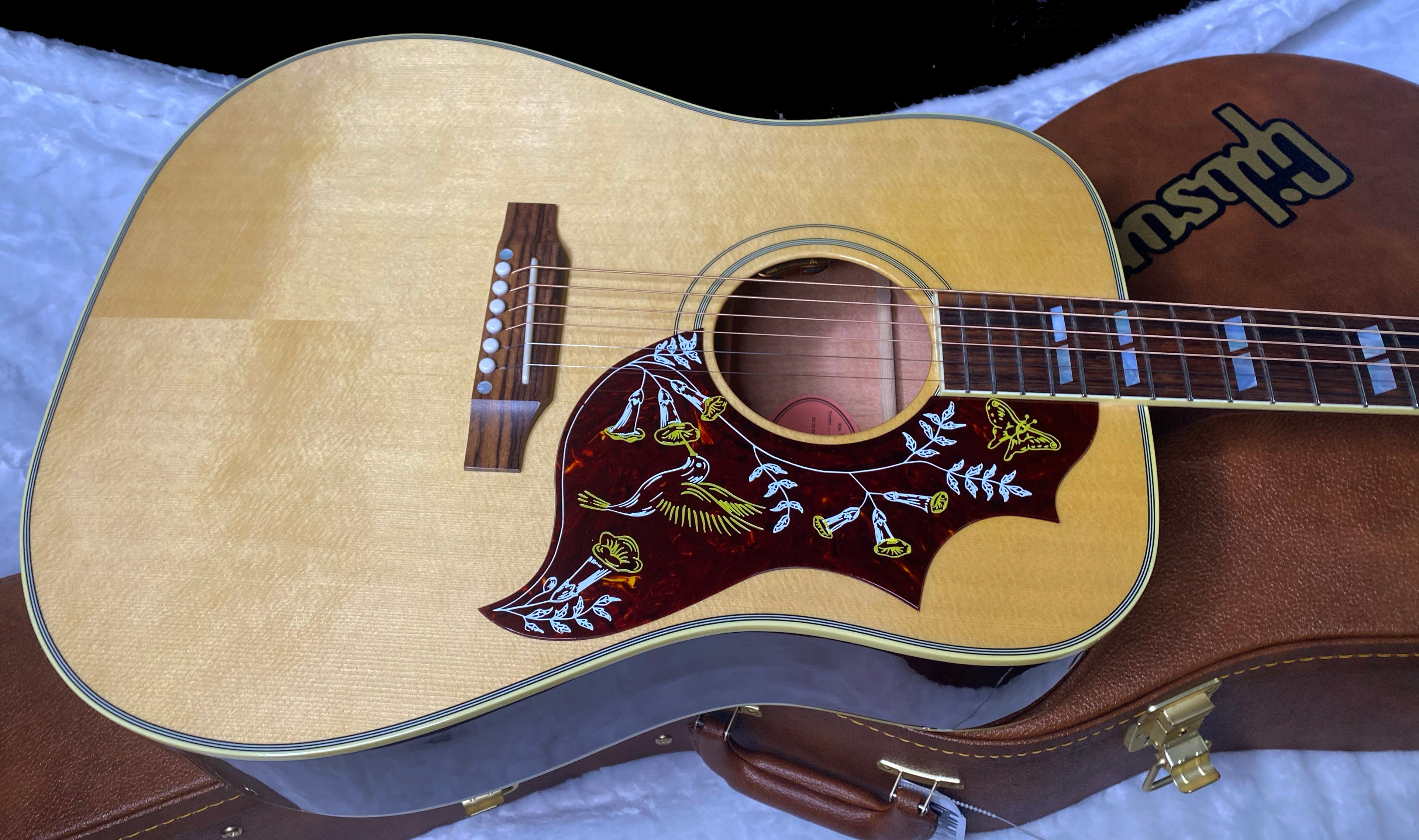 NEW ! Gibson Hummingbird Original - Antique Natural 4.7 lbs - Acoustic Electric - Authorized Dealer - G07083