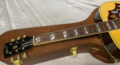 NEW ! Gibson Hummingbird Original - Antique Natural 4.7 lbs - Acoustic Electric - Authorized Dealer - G07083