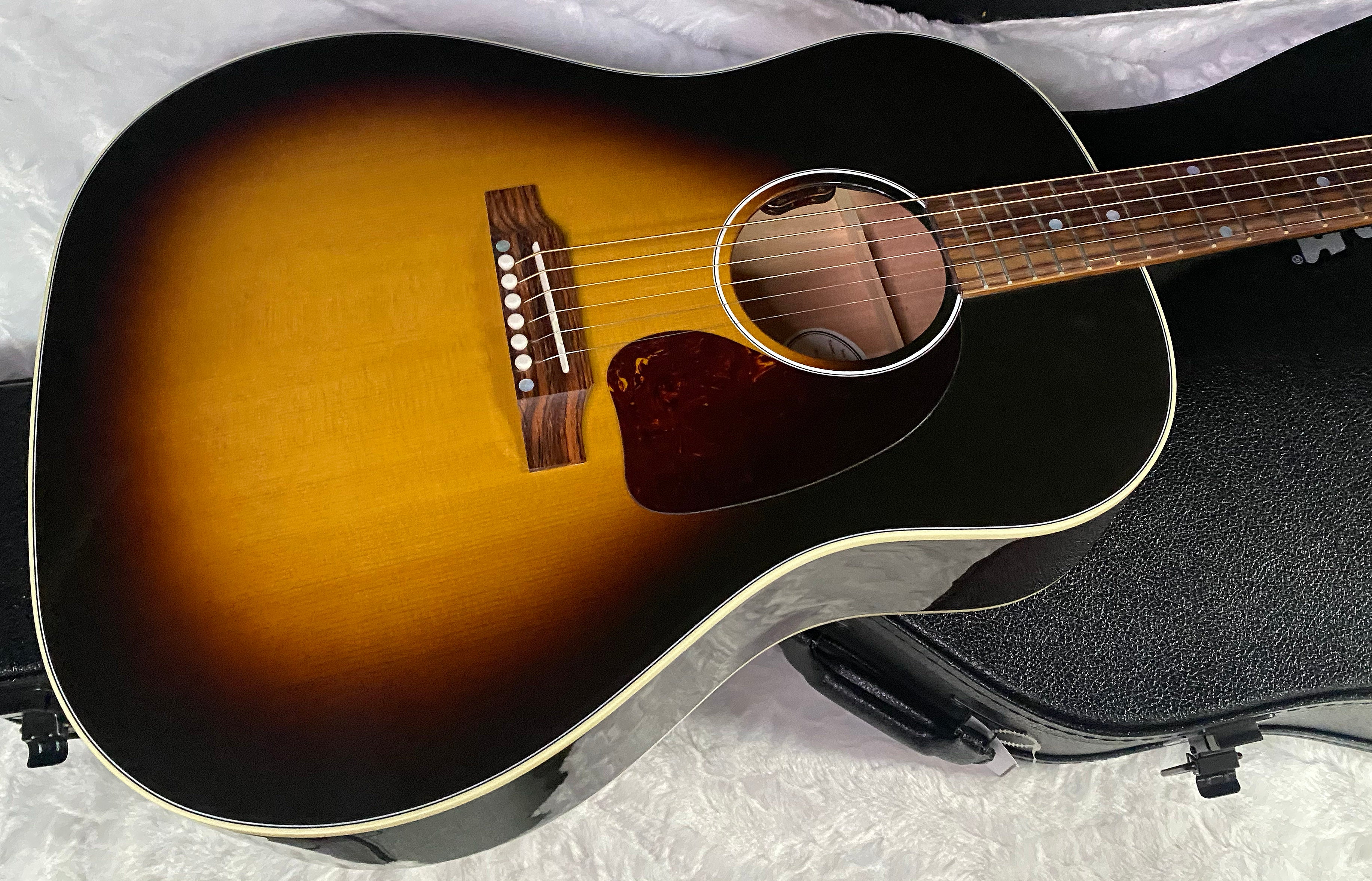 NEW! Gibson J-45 Standard Acoustic Electric Guitar - Vintage Sunburst - Authorized Dealer - 4.4lbs - G07087
