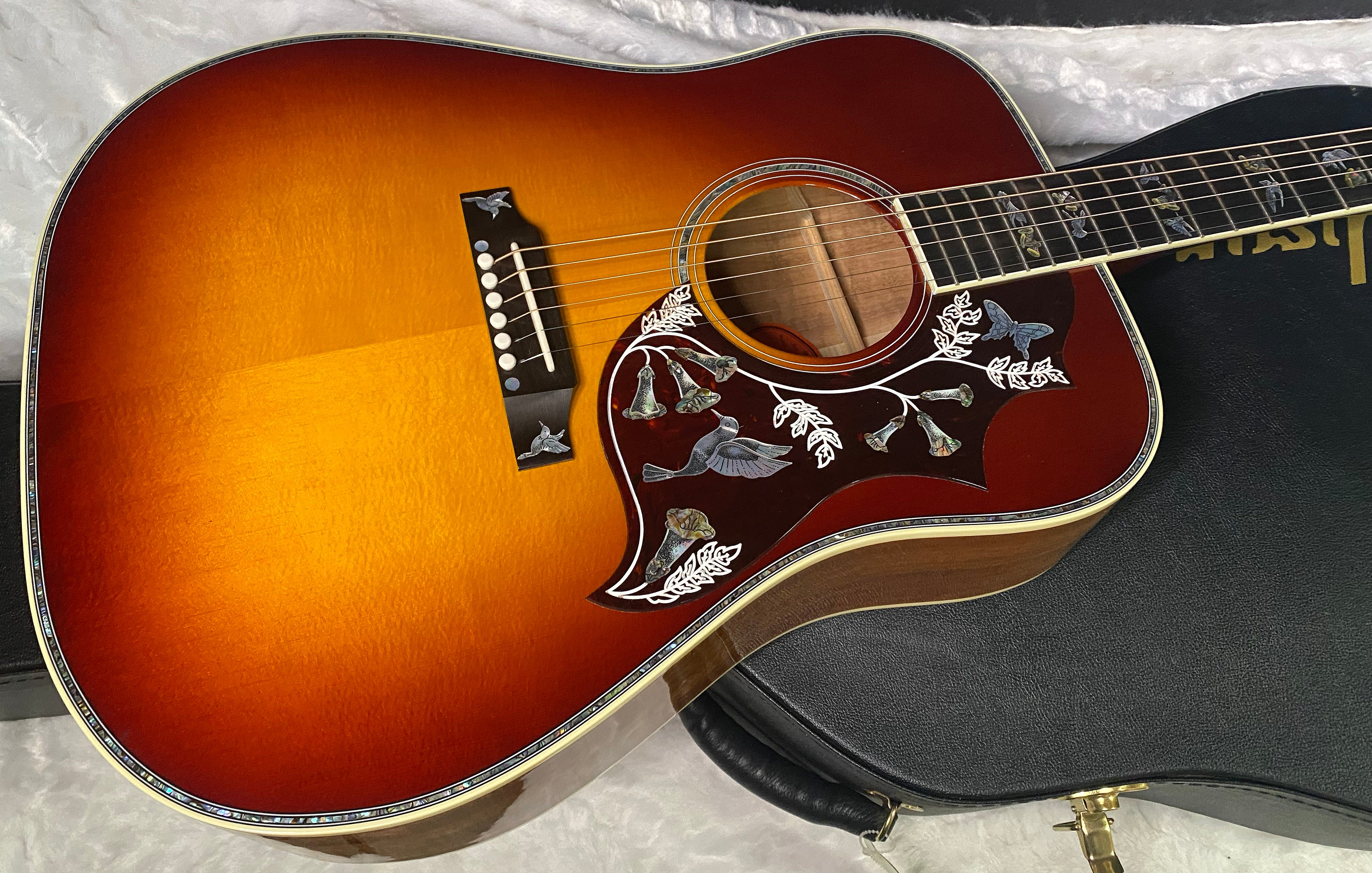 NEW! Gibson Hummingbird Custom Koa - Dealer Select - Autumnburst - Authorized Dealer - Custom Shop - 4.75 lbs - G07088