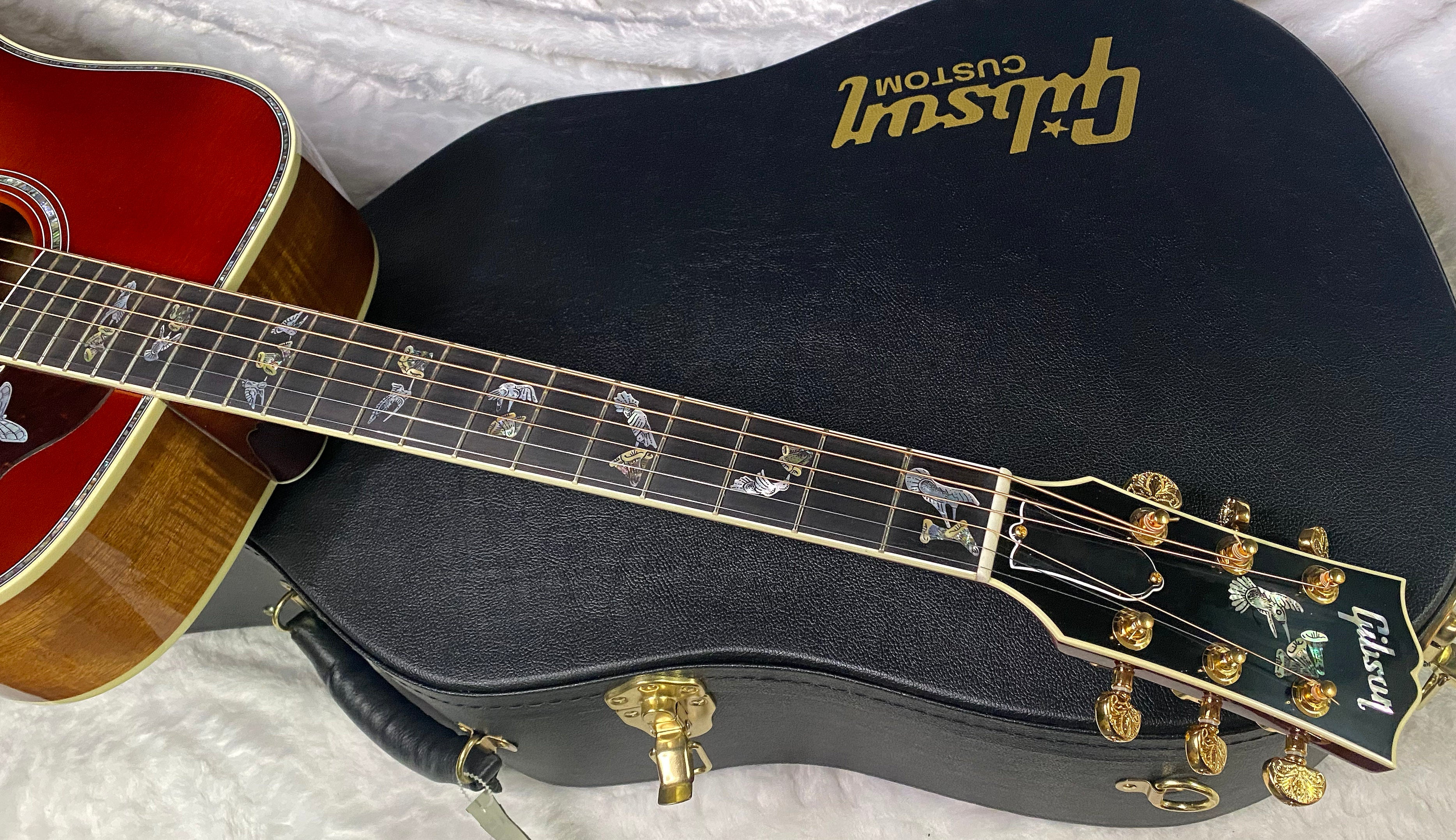 NEW! Gibson Hummingbird Custom Koa - Dealer Select - Autumnburst - Authorized Dealer - Custom Shop - 4.75 lbs - G07088