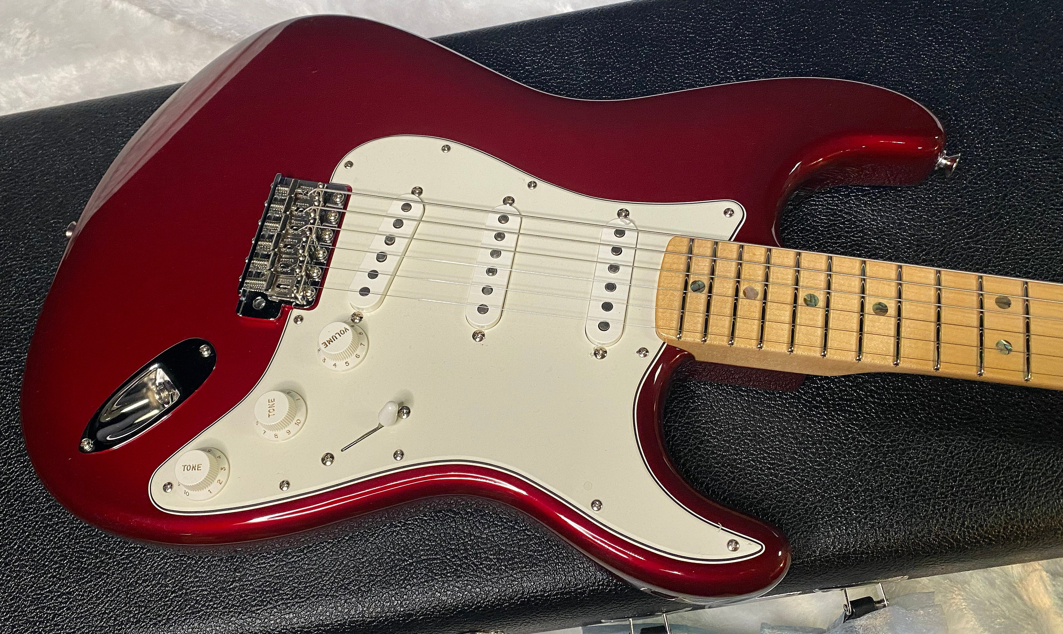 NEW! Fender Robin Trower Signature Stratocaster - Midnight Wine Burst - Authorized Dealer - 8 lbs - G06377