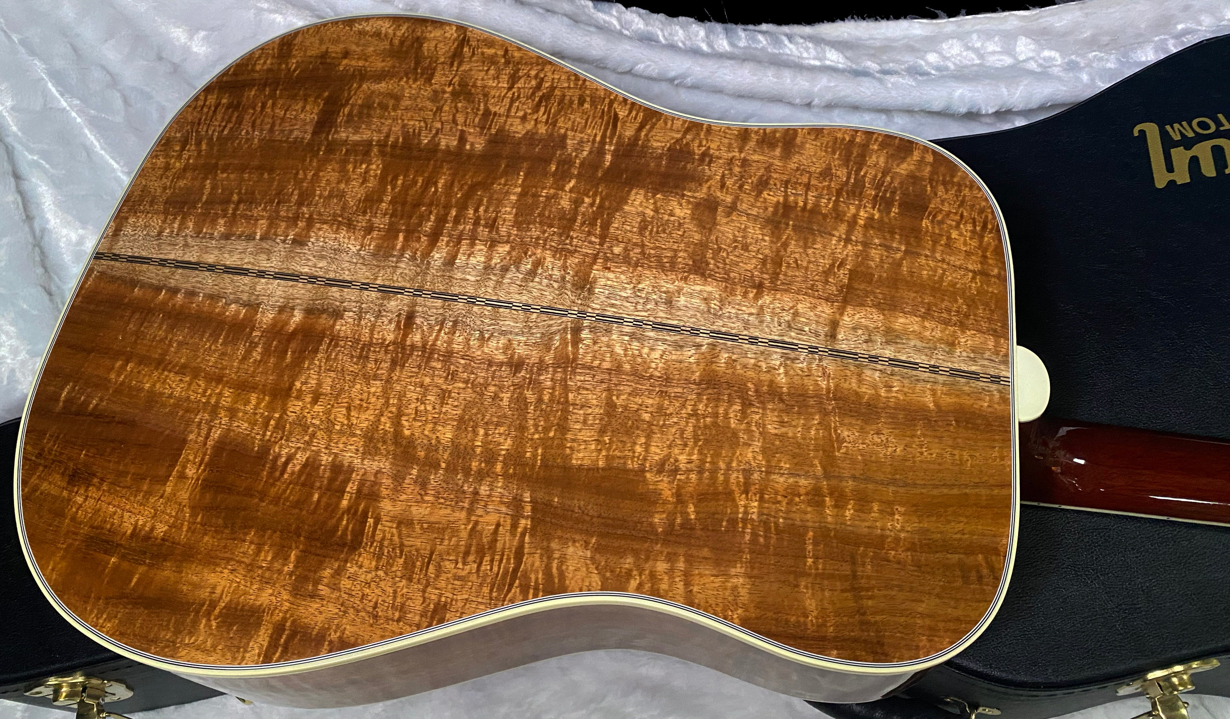 NEW! Gibson Hummingbird Custom Koa - Dealer Select - Autumnburst - Authorized Dealer - Custom Shop - 4.75 lbs - G07088