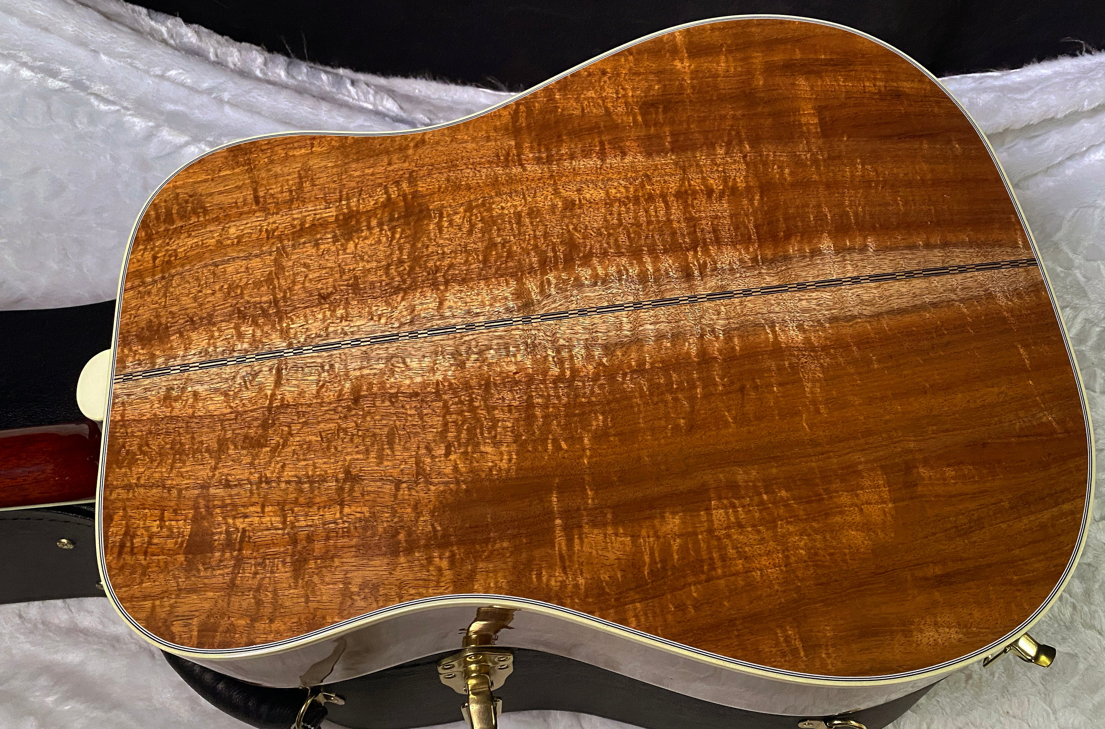 NEW! Gibson Hummingbird Custom Koa - Dealer Select - Autumnburst - Authorized Dealer - Custom Shop - 4.75 lbs - G07088