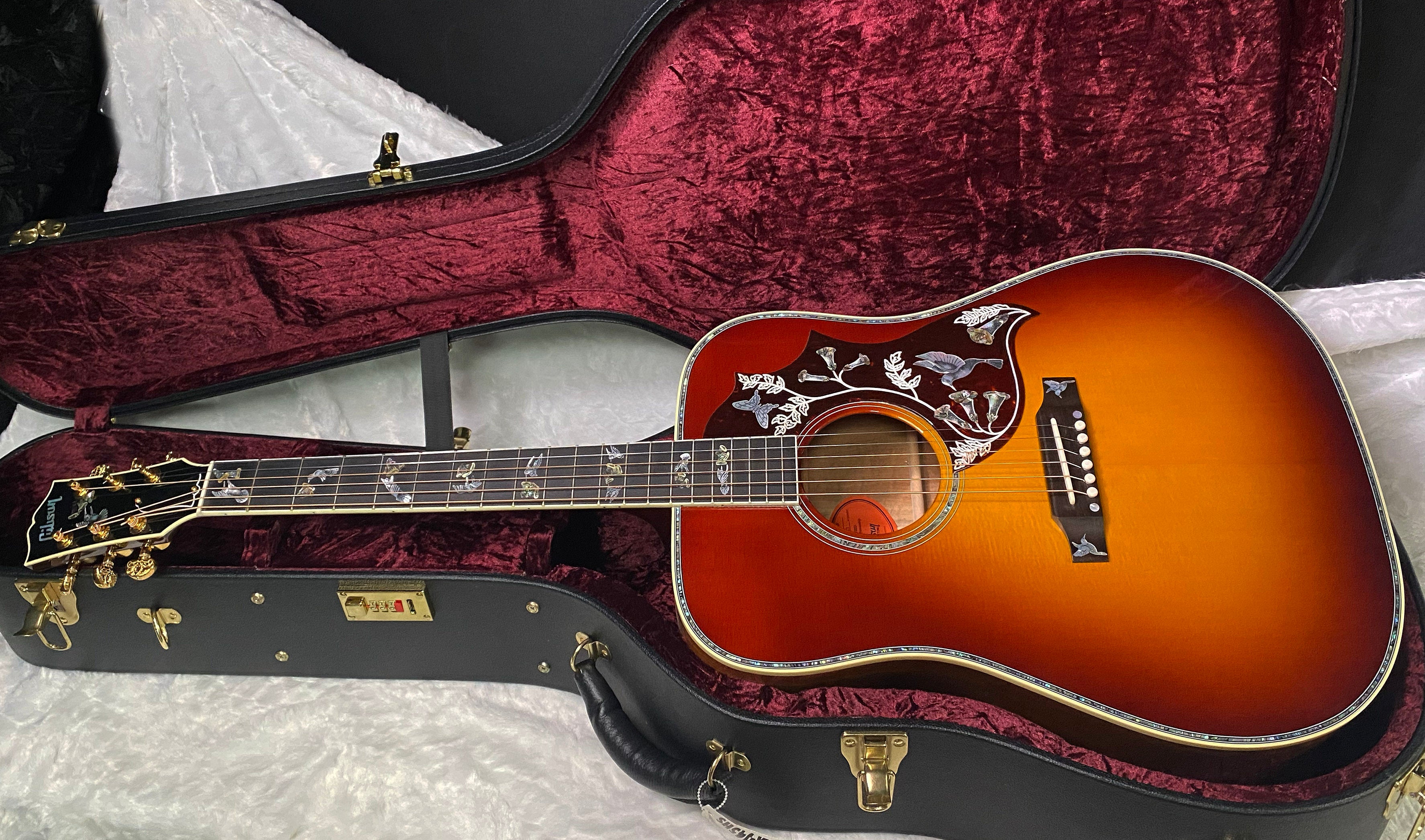 NEW! Gibson Hummingbird Custom Koa - Dealer Select - Autumnburst - Authorized Dealer - Custom Shop - 4.75 lbs - G07088