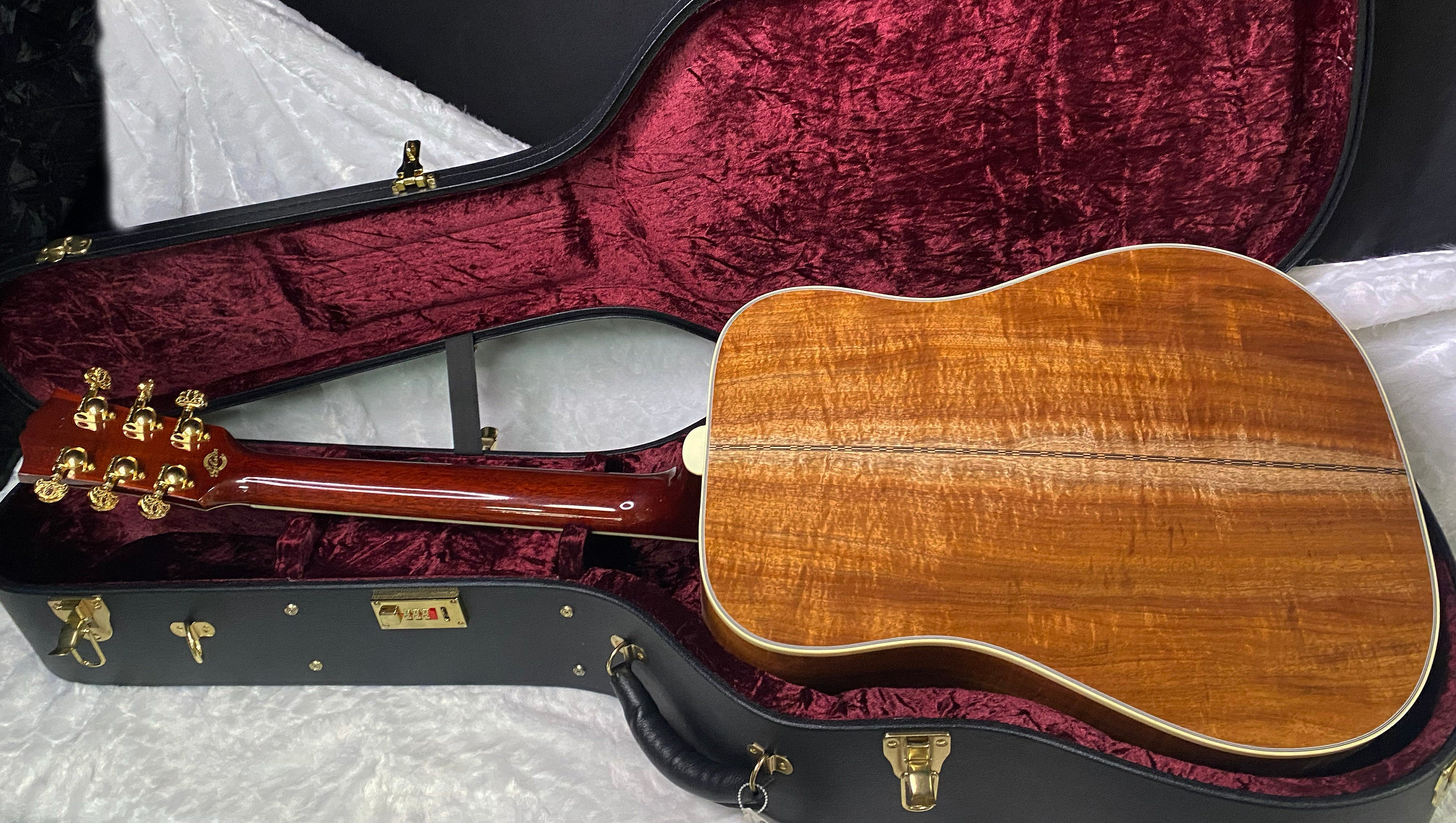 NEW! Gibson Hummingbird Custom Koa - Dealer Select - Autumnburst - Authorized Dealer - Custom Shop - 4.75 lbs - G07088