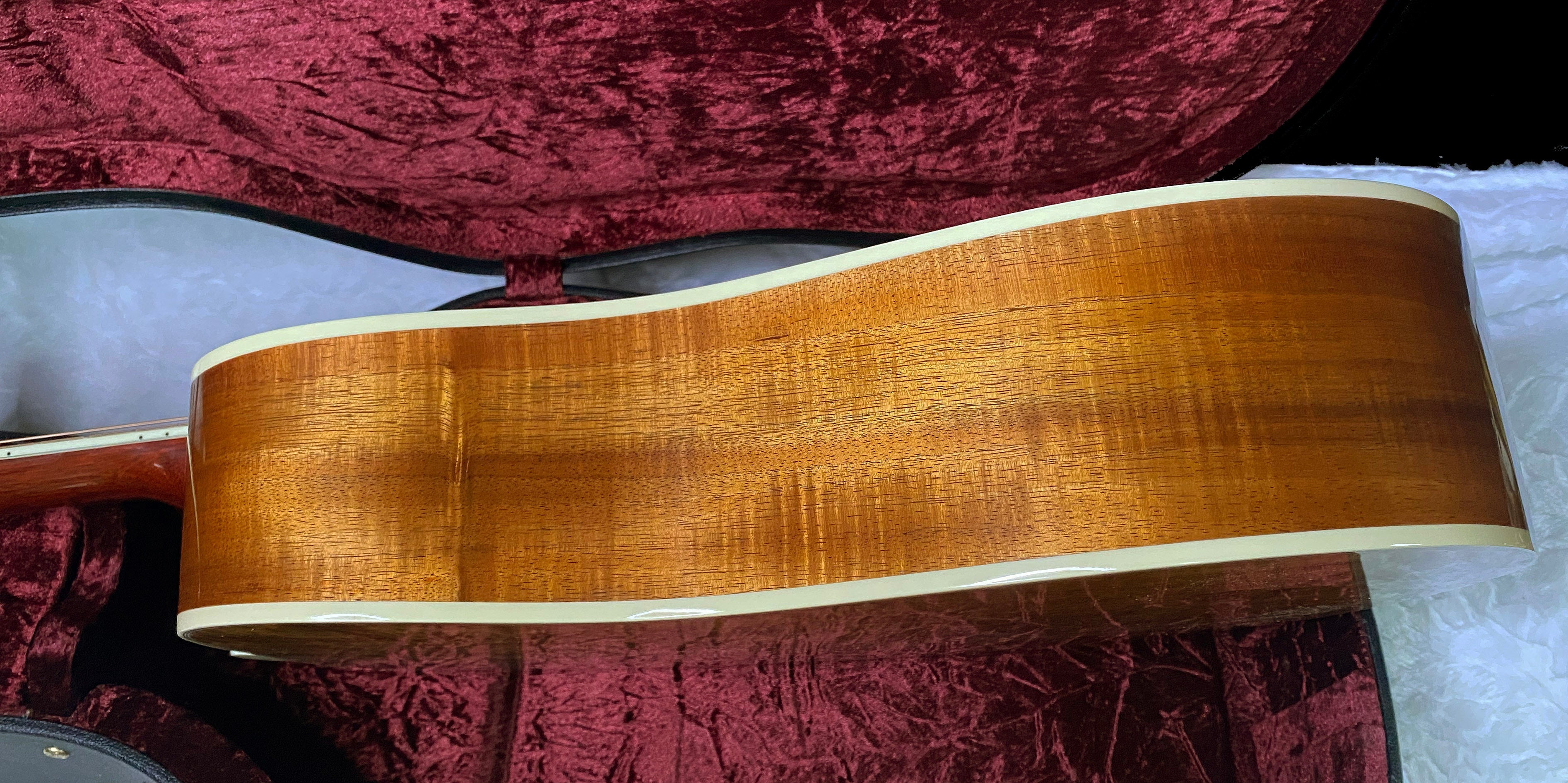 NEW! Gibson Hummingbird Custom Koa - Dealer Select - Autumnburst - Authorized Dealer - Custom Shop - 4.75 lbs - G07088