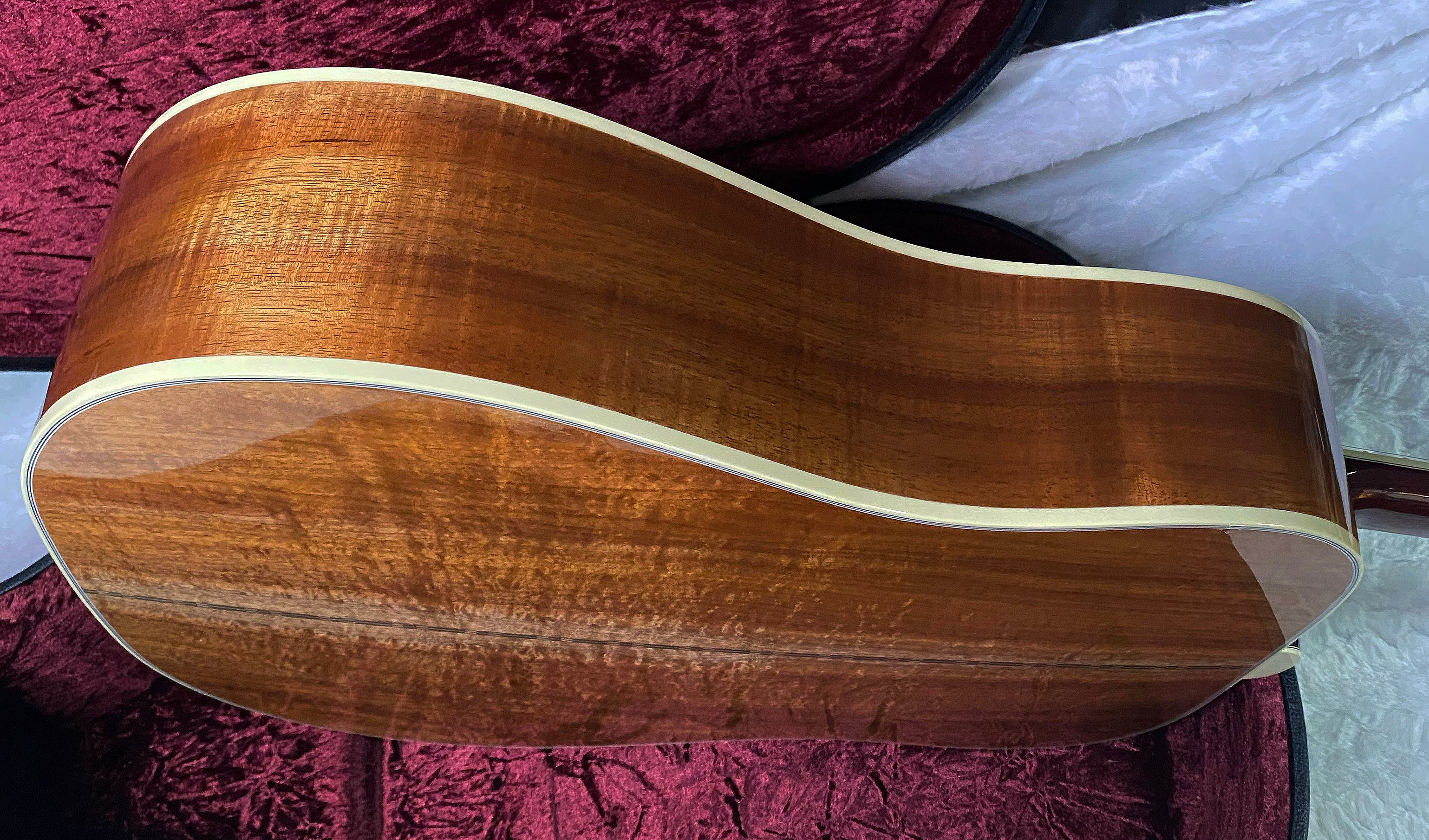 NEW! Gibson Hummingbird Custom Koa - Dealer Select - Autumnburst - Authorized Dealer - Custom Shop - 4.75 lbs - G07088