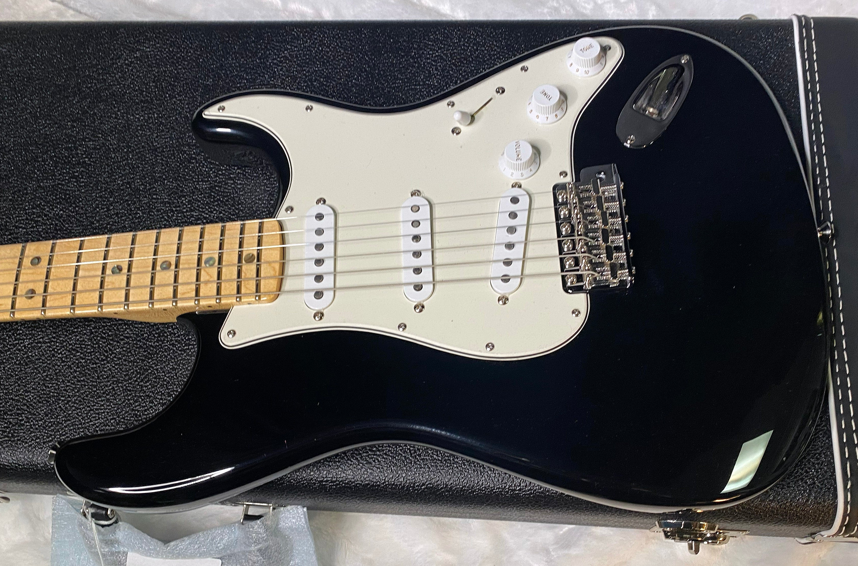 NEW! Fender Robin Trower Signature Stratocaster - Black Finish - Authorized Dealer - 7.9 lbs - G06388