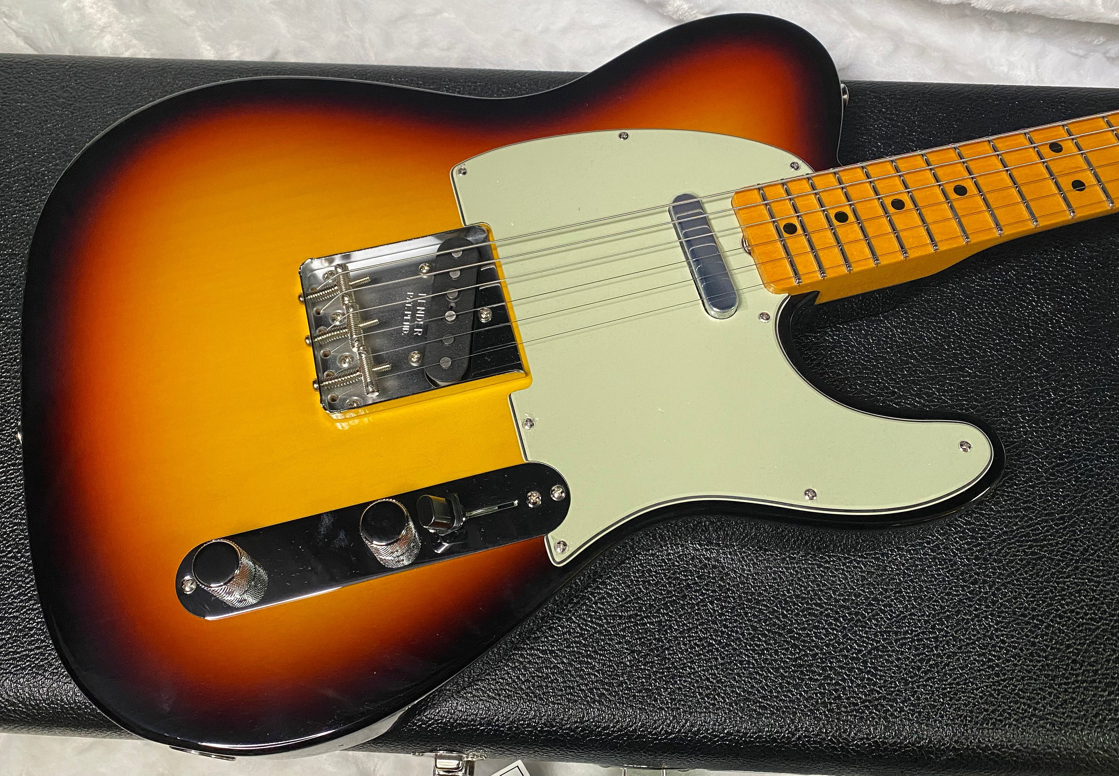 NEW! Fender Custom Shop Flamethrower Telecaster Custom - NOS - Modern Specs - Texas Special Pick-Ups - AAAA Flamed Neck - 3-Tone Sunburst - Authorized Dealer - 7.55lbs - G07106