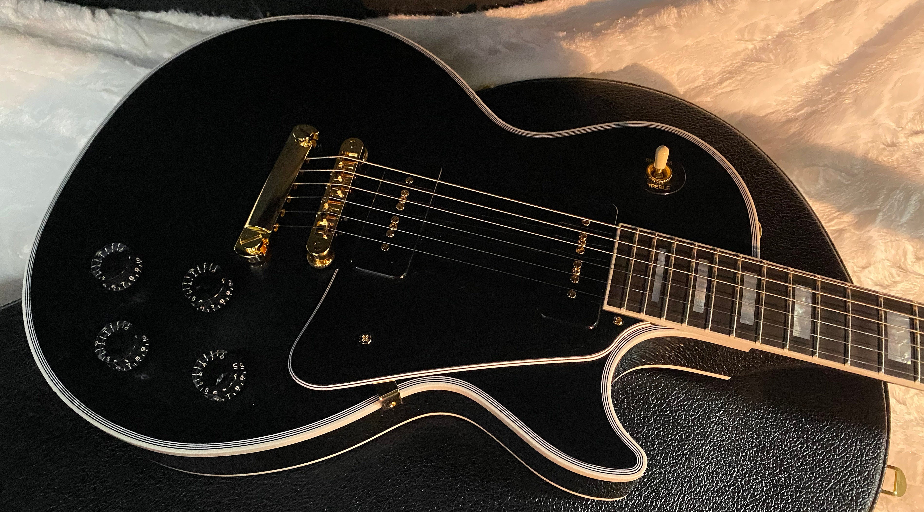 NEW! Gibson Les Paul Custom - Dealer Select - P90 Pick-Ups - VOS Ebony Finish - Custom Shop M2M - Authorized Dealer - 10.3 lbs - G07097