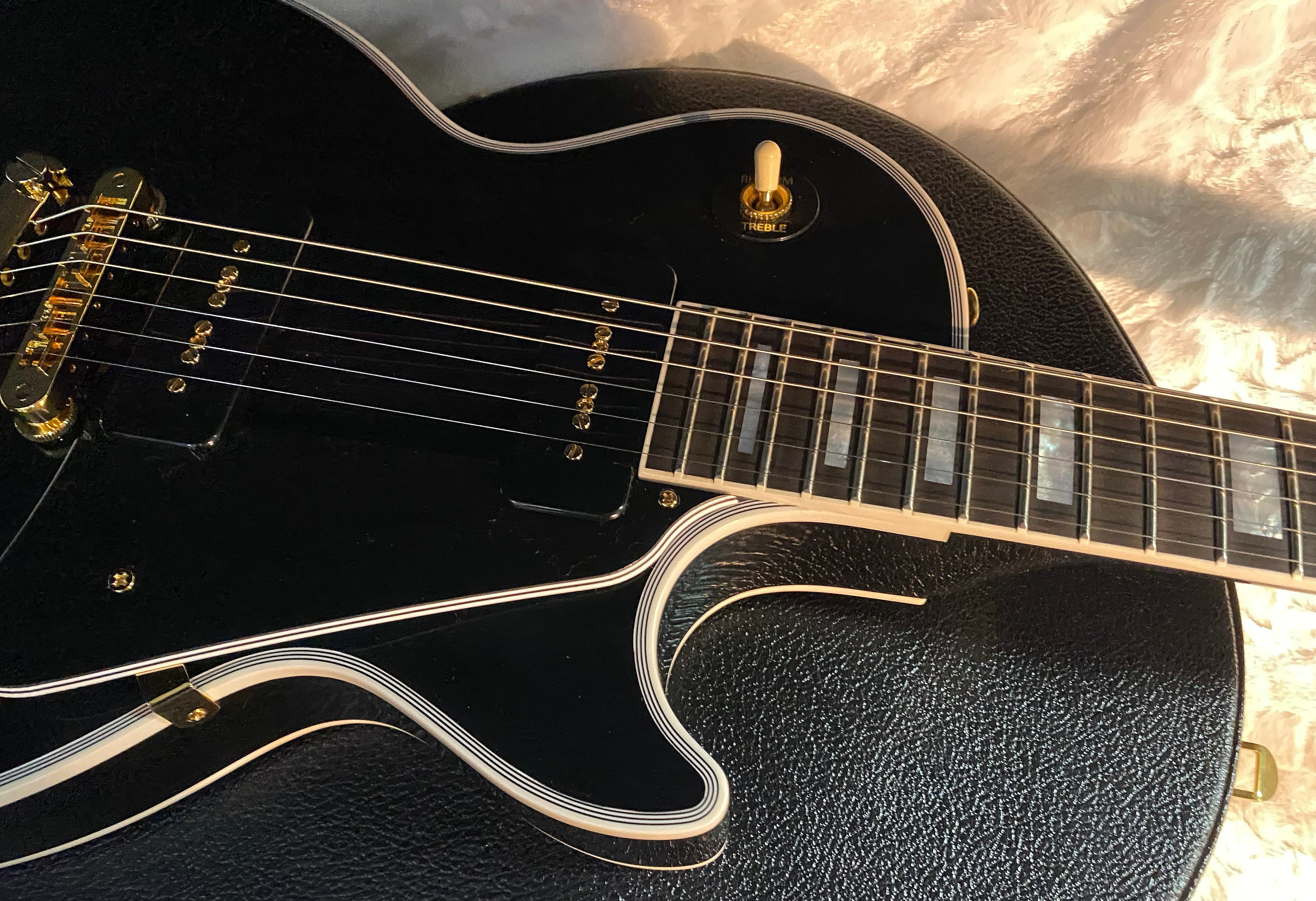 NEW! Gibson Les Paul Custom - Dealer Select - P90 Pick-Ups - VOS Ebony Finish - Custom Shop M2M - Authorized Dealer - 10.3 lbs - G07097