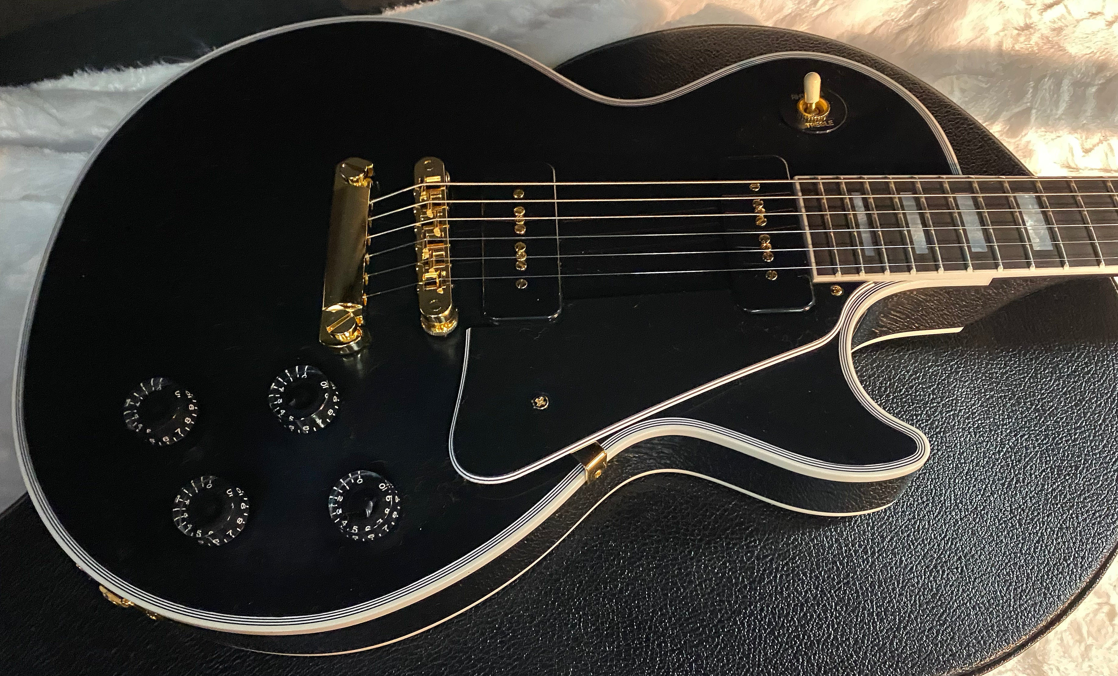 NEW! Gibson Les Paul Custom - Dealer Select - P90 Pick-Ups - VOS Ebony Finish - Custom Shop M2M - Authorized Dealer - 10.3 lbs - G07097
