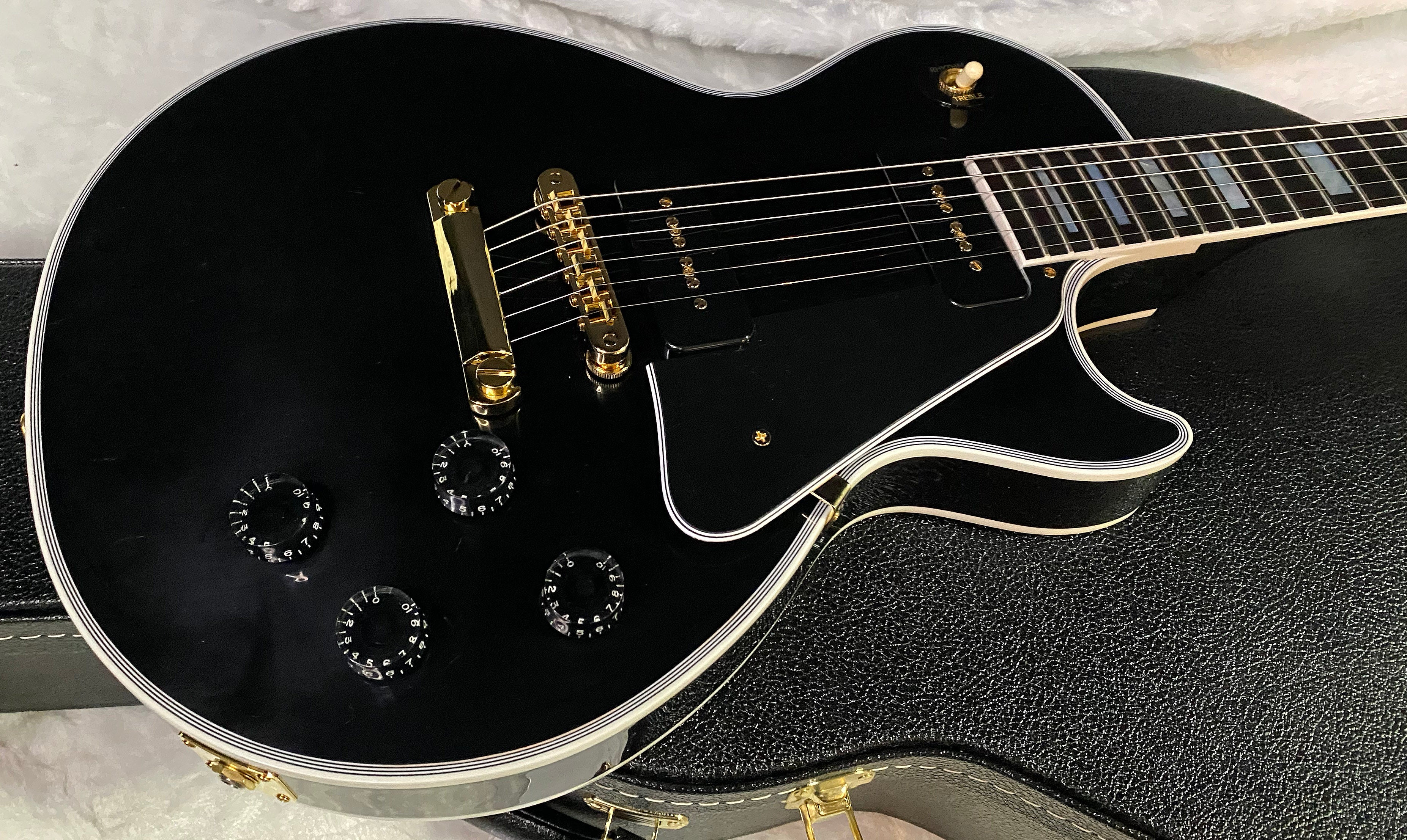 NEW! Gibson Les Paul Custom - Dealer Select - P90 Pick-Ups - VOS Ebony Finish - Custom Shop M2M - Authorized Dealer - Only 9.1 lbs - G07099