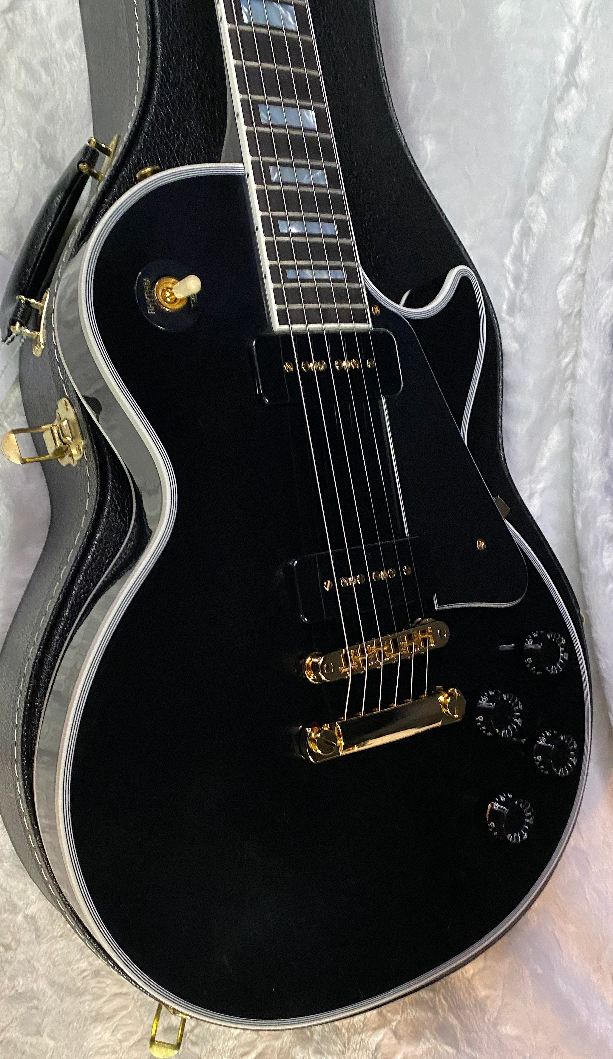 NEW! Gibson Les Paul Custom - Dealer Select - P90 Pick-Ups - VOS Ebony Finish - Custom Shop M2M - Authorized Dealer - Only 9.1 lbs - G07099