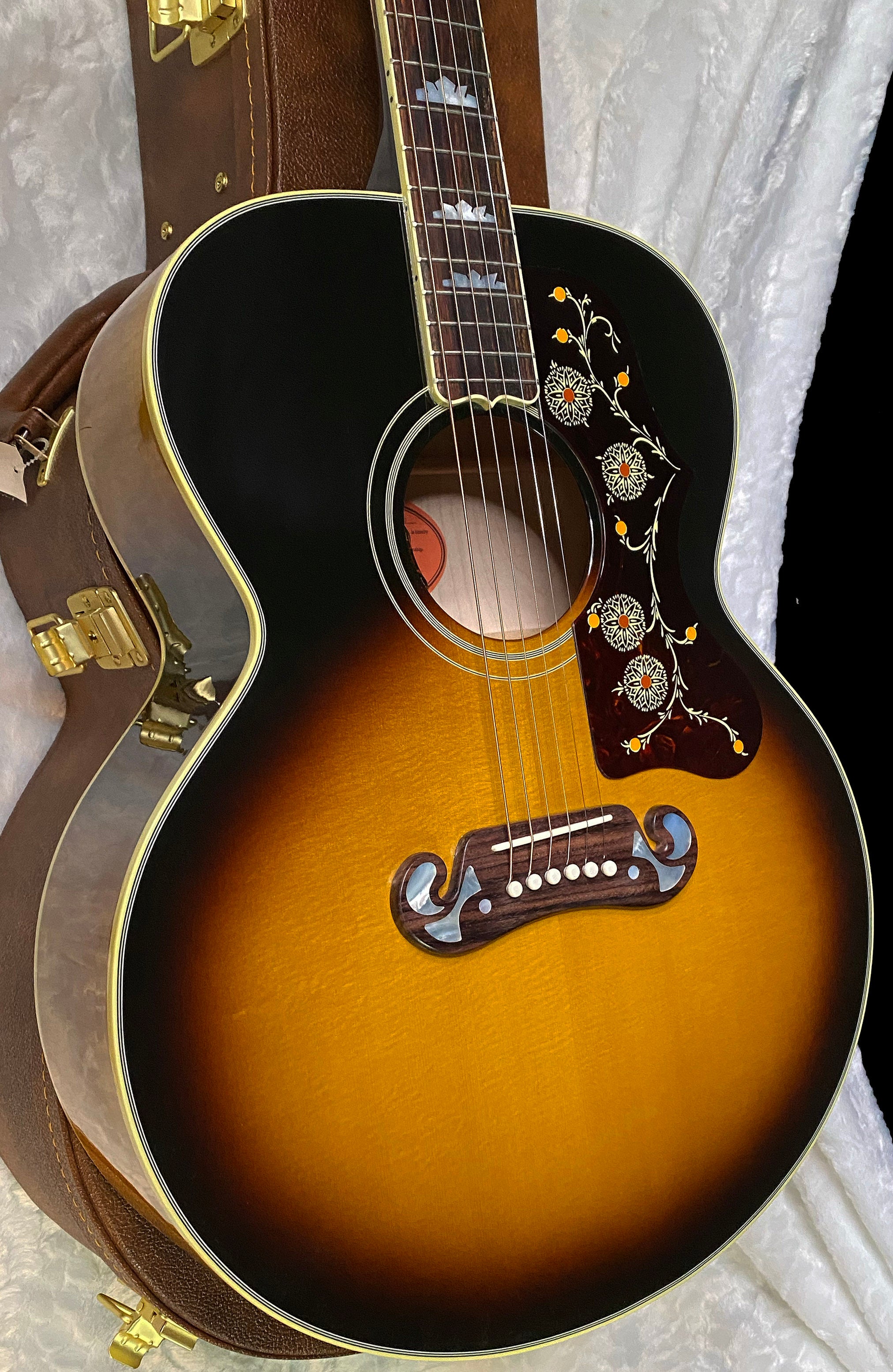 NEW! ! Gibson SJ-200 Original Acoustic Electric - Vintage Sunburst - Authorized Dealer - 5.3 lbs - G06402